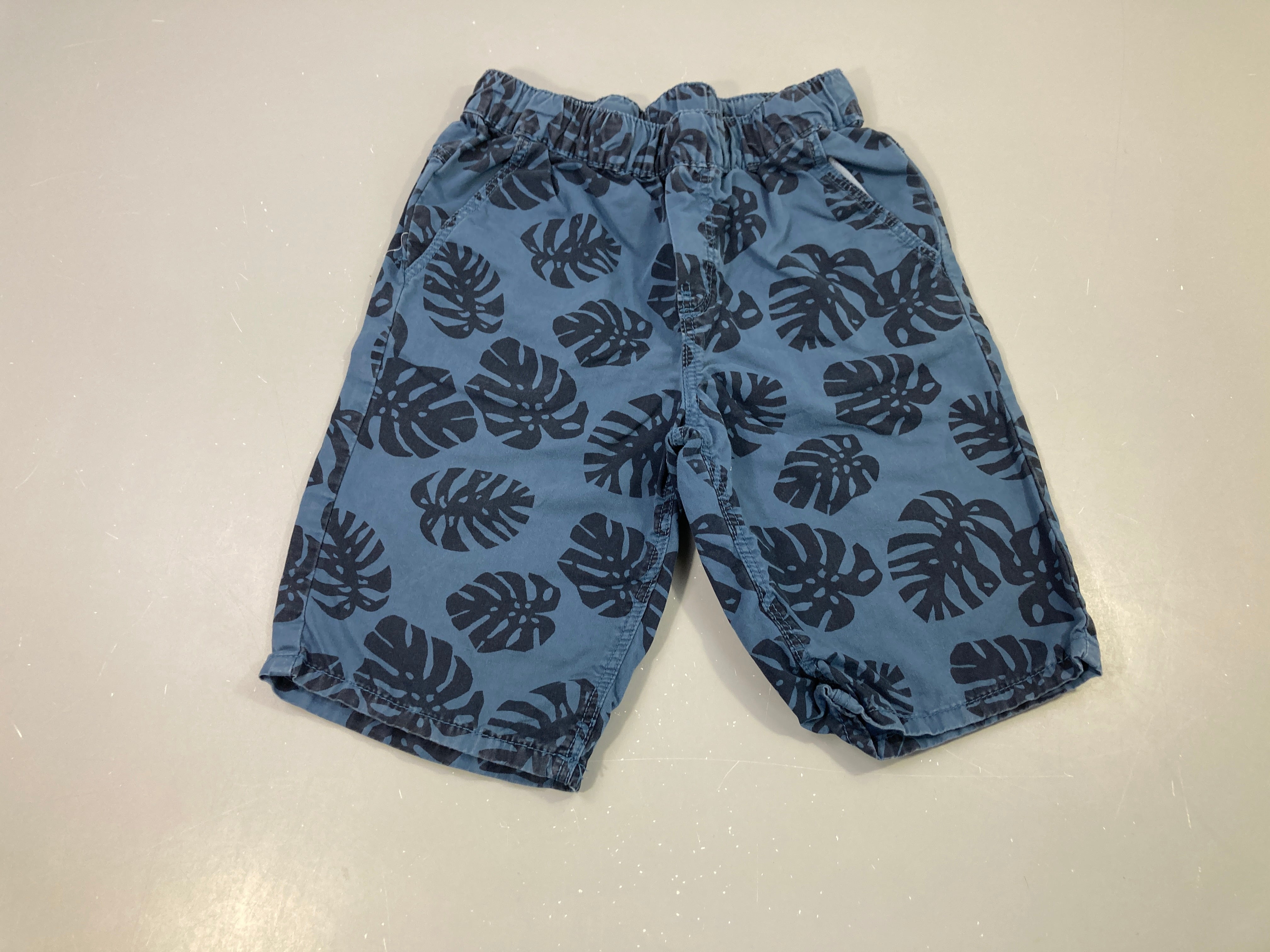 Bermuda bleu foncé feuillage