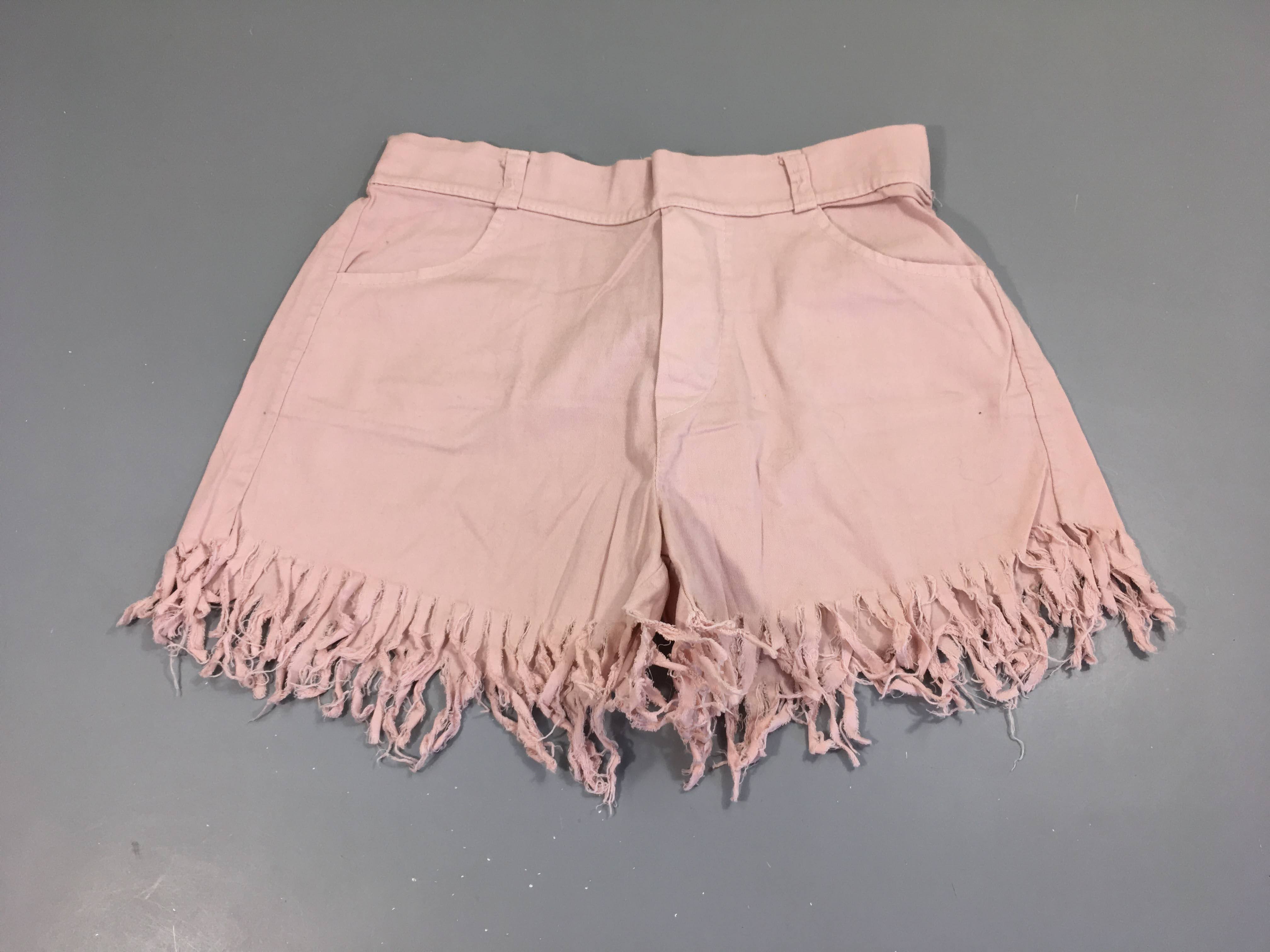 Short léger rose pâle effet effiloché