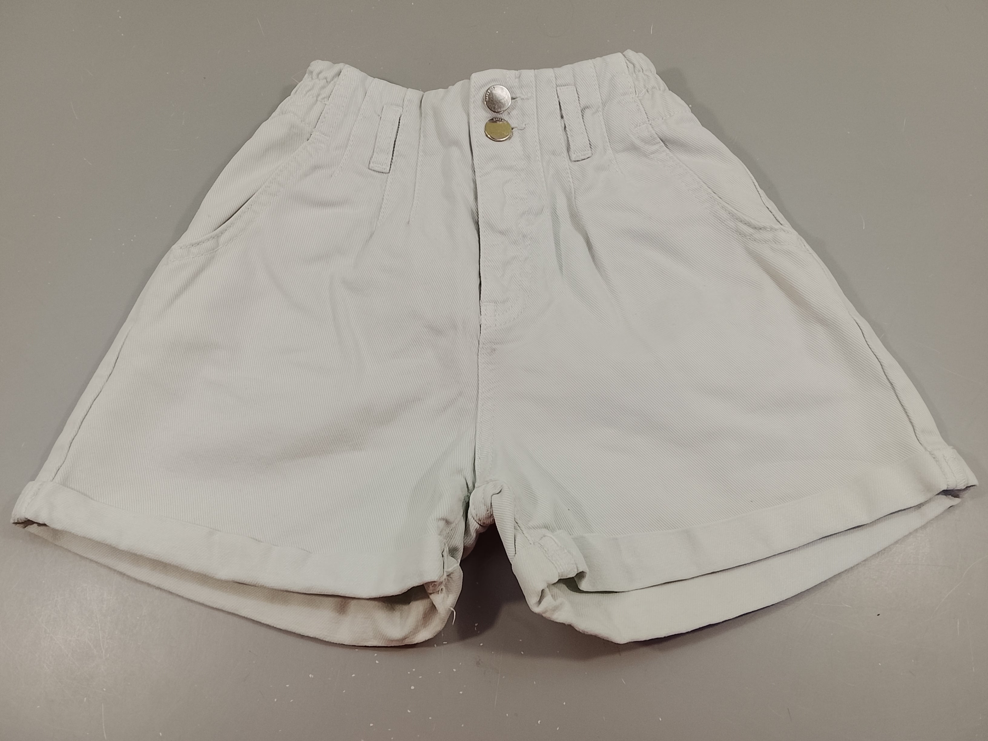 Short denim bleu très clair à revers , taille haute élastique