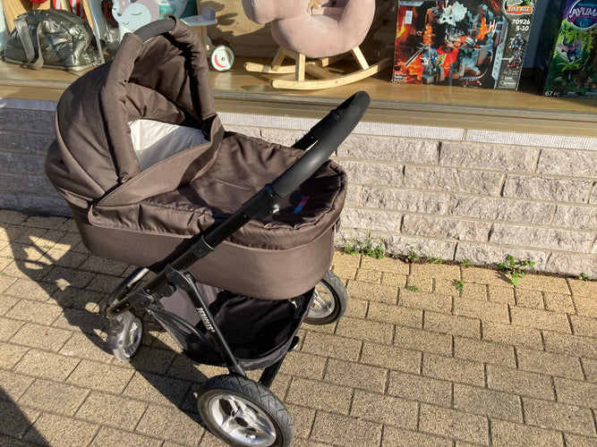 Poussette duo Ur.ban gris/rose, assise (manque barre à l'avant) + nacelle + siège coque Pebble Maxi-Cosy (sans adaptateurs) + chancelière, moins cher chez Petit Kiwi