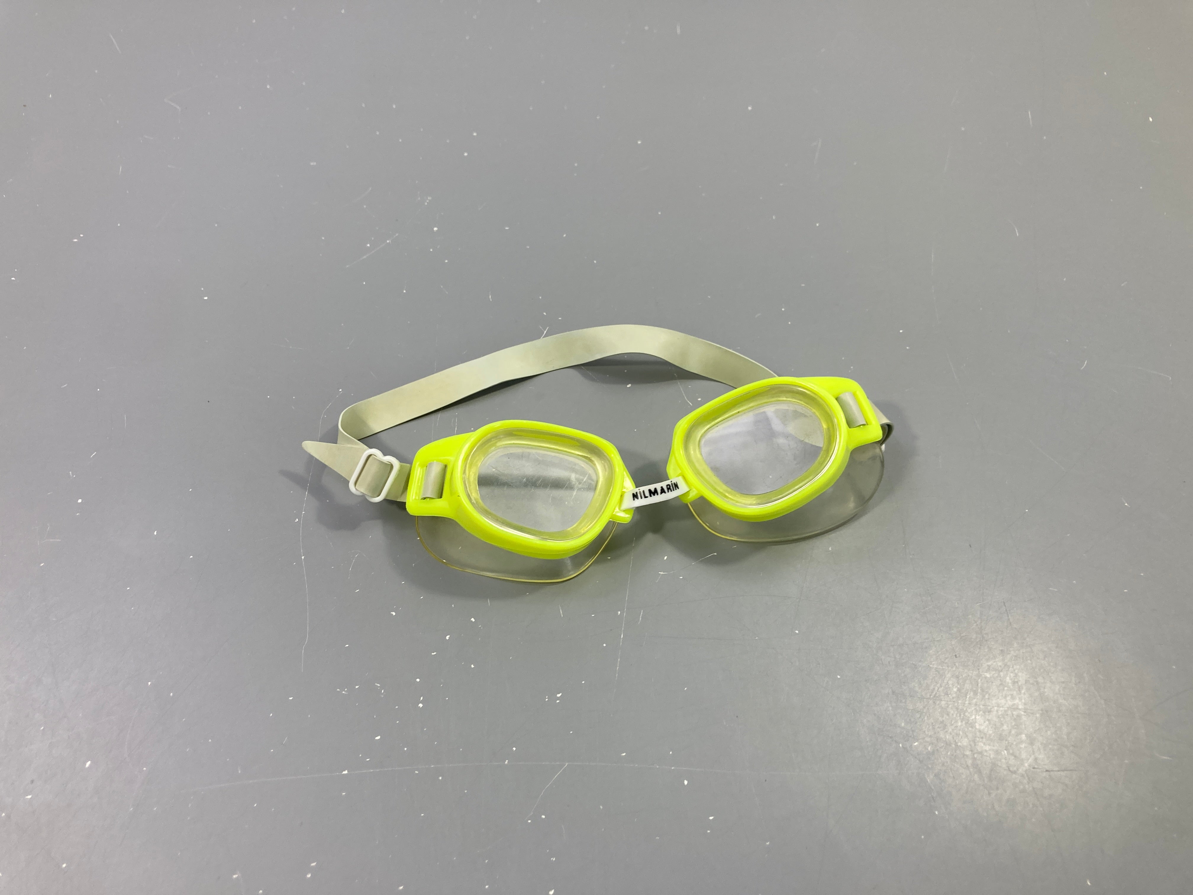 Lunettes de natation jaune nilmarin