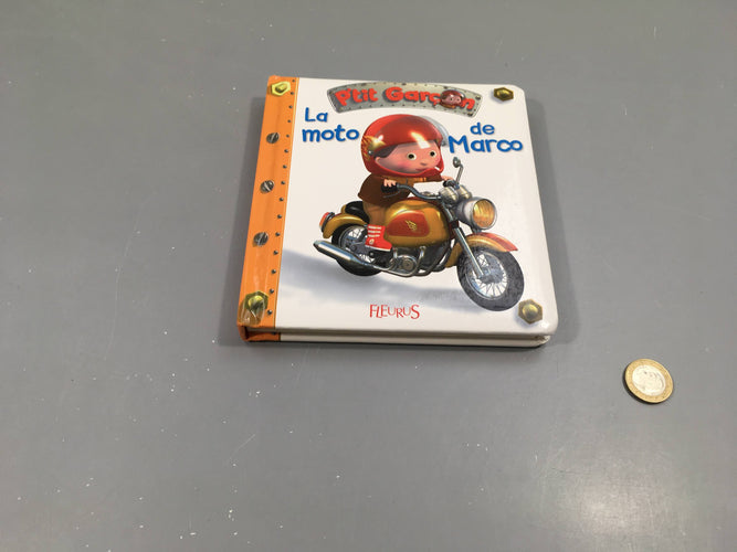 6-La moto de Marco-P'tit garçon, moins cher chez Petit Kiwi