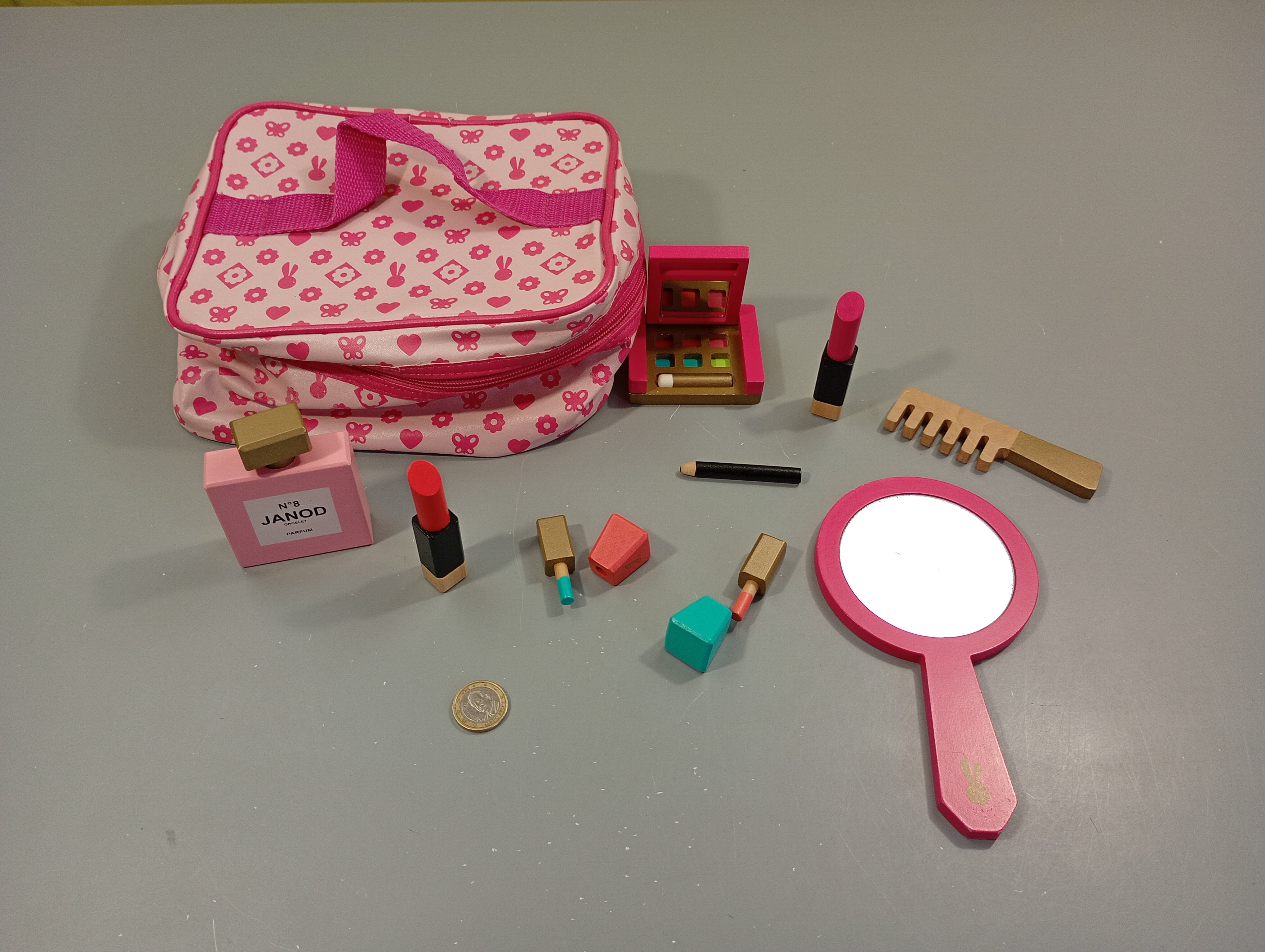 Comlpet Janod vanity p'tite miss (trousse + accessoires maquillages en bois)