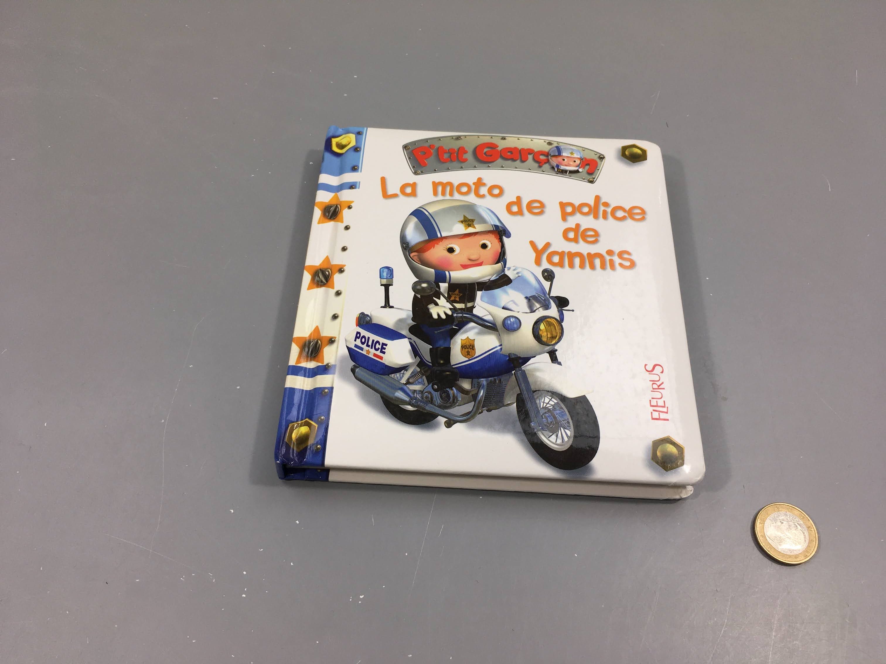 26-La moto de police-P'tit garçon