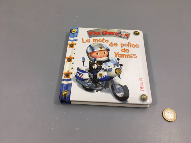 26-La moto de police-P'tit garçon, moins cher chez Petit Kiwi