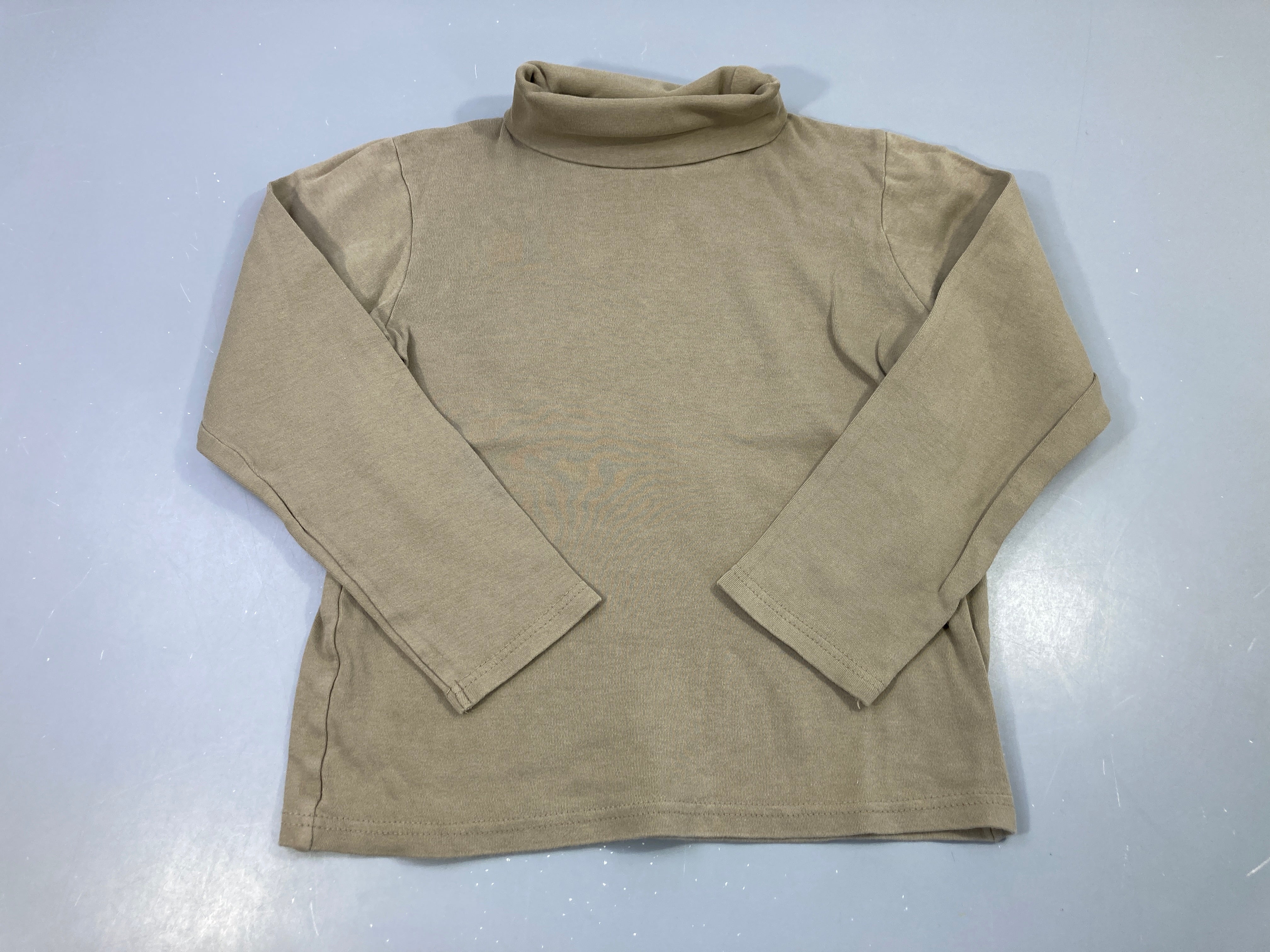 T-shirt m.l taupe col roulé légèrement bouloché