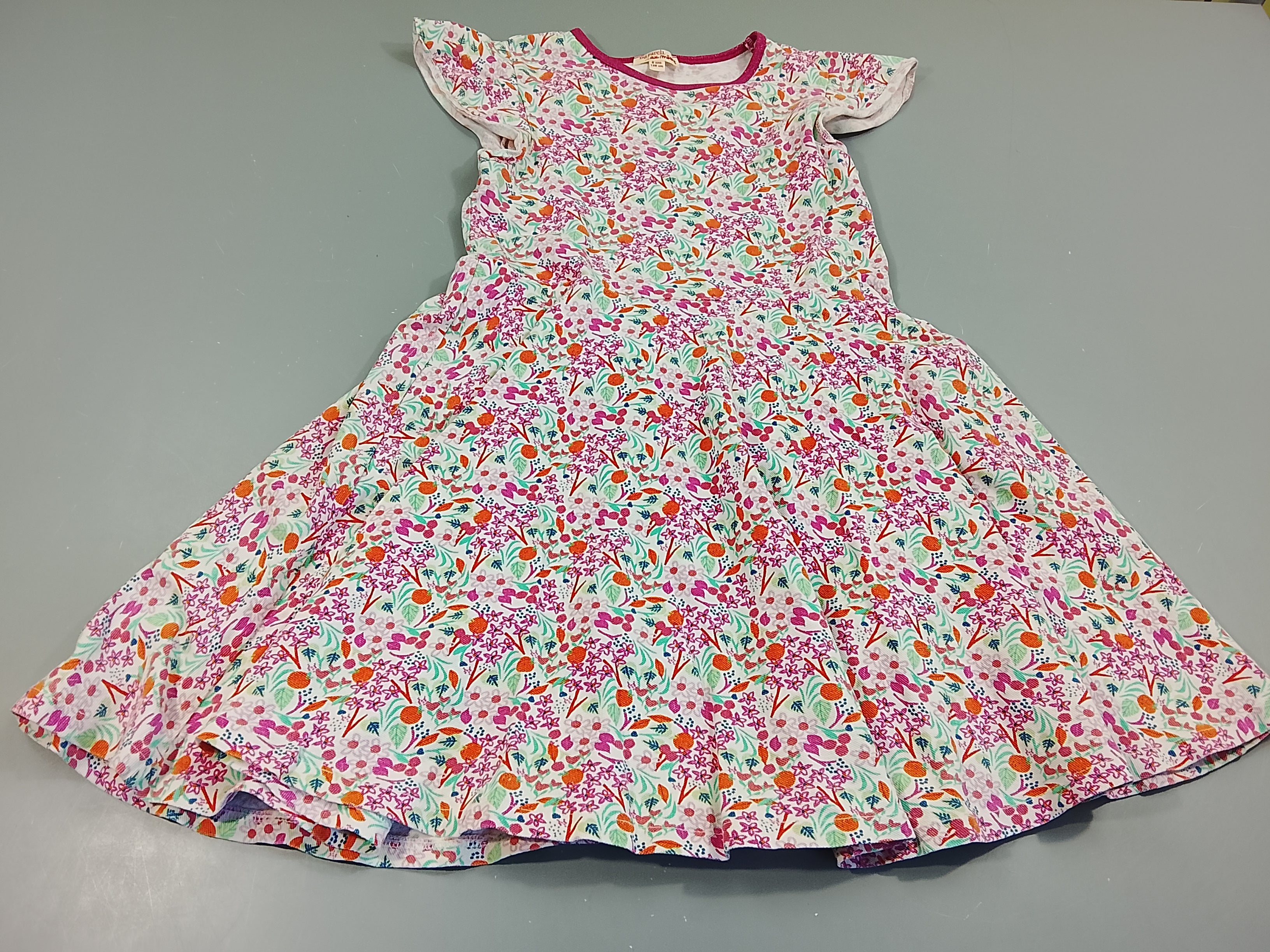 Robe m.c matière polo blanche à fleurs rose, orange, vert,,,,