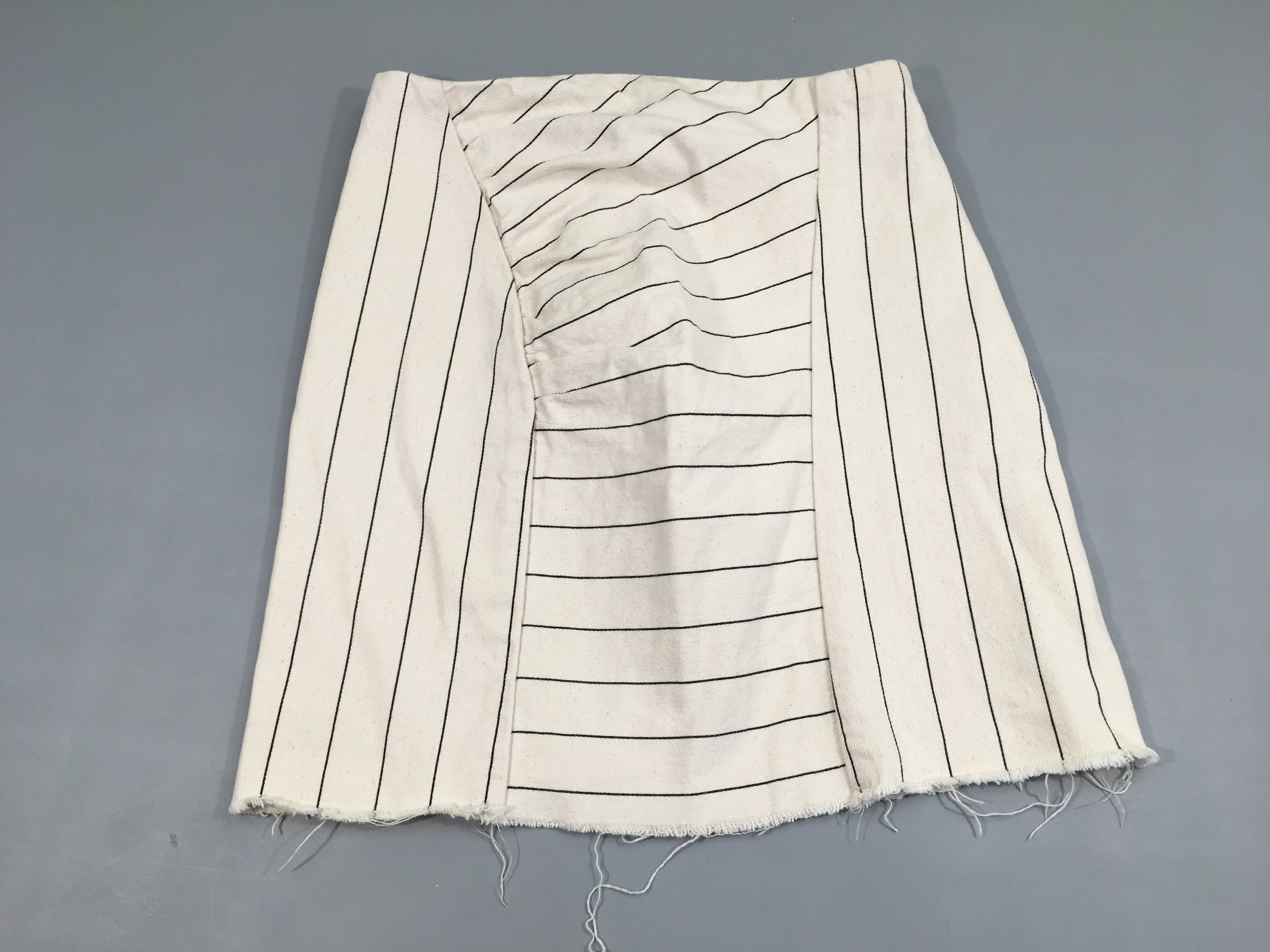 Jupe en toile écru ligné noir, taille XS