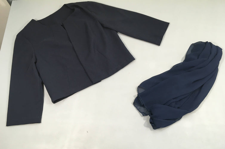 Robe de cérémonie s.m bleu foncé dentelle bas tulle( Tache à relaver) + veste courte + châle voile bleu foncé, moins cher chez Petit Kiwi