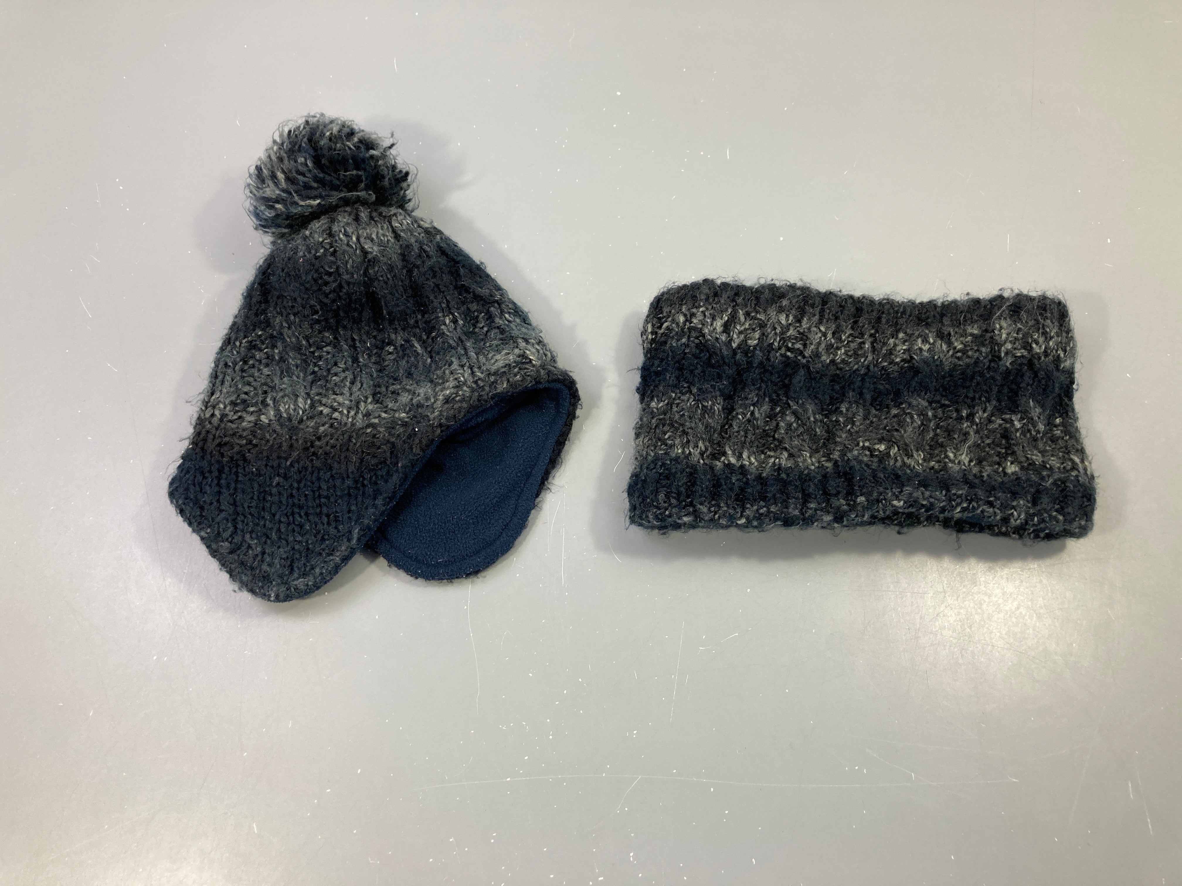 Bonnet chiné mailles bleues pompon, doublé polar + Snood