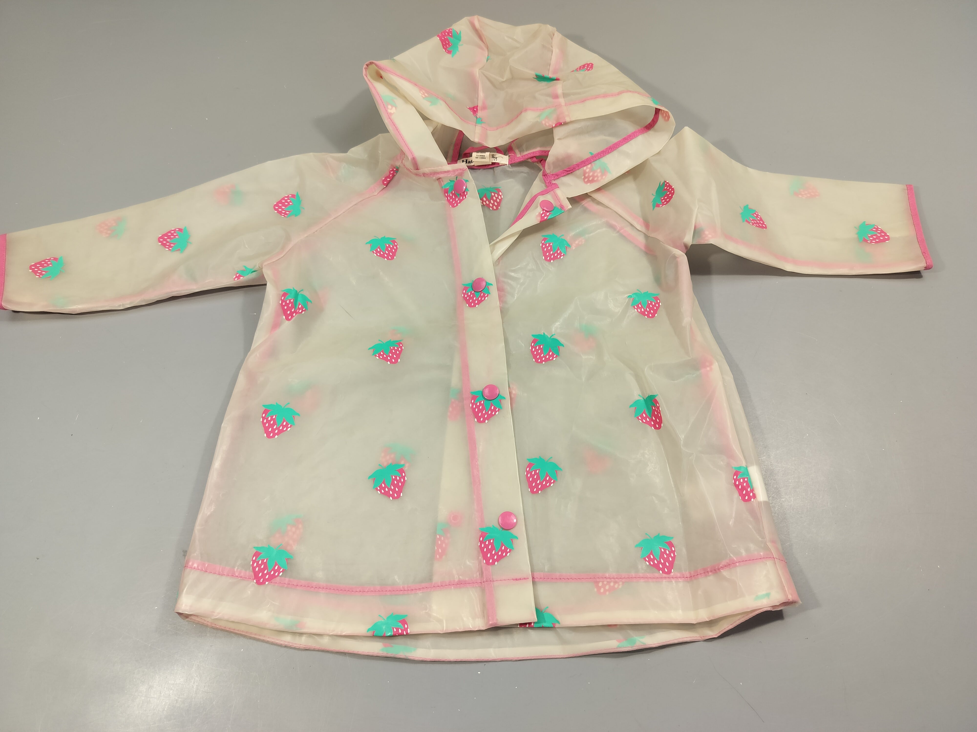 Ciré transparant, fraises roses.