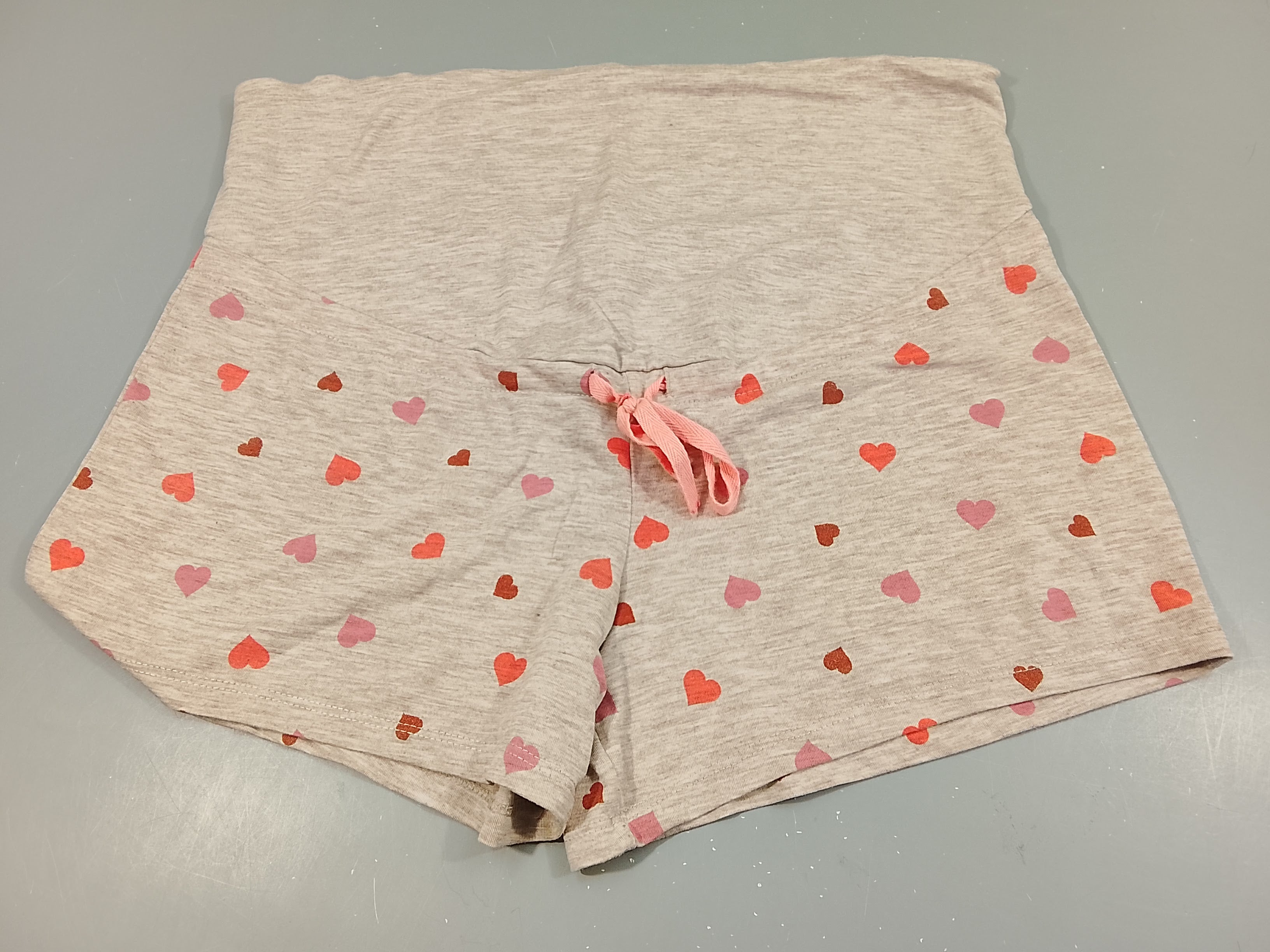 Short pyjama de grossesse en jersey beige flammé, coeurs roses