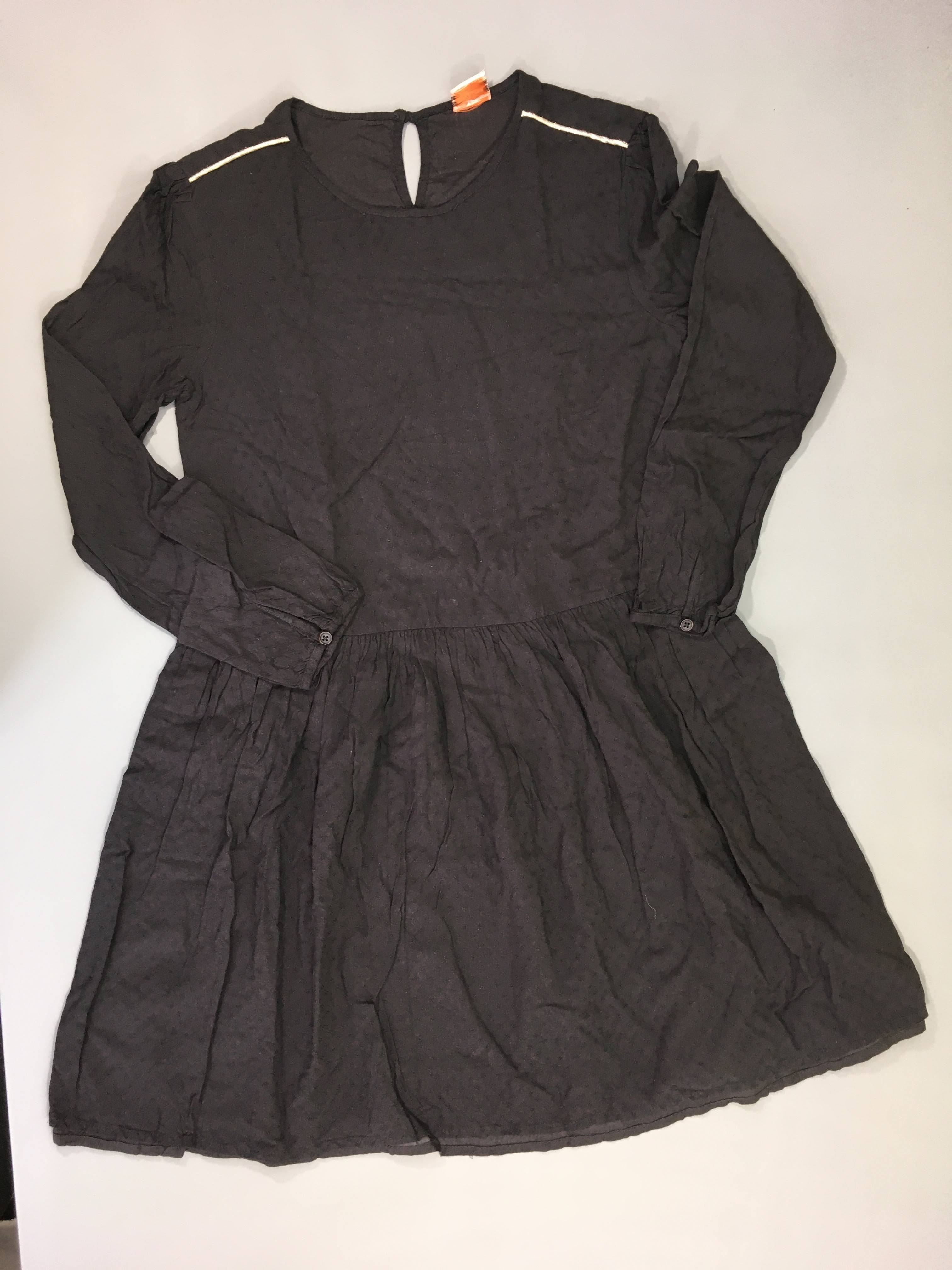 Robe m.l noire liseret doré
