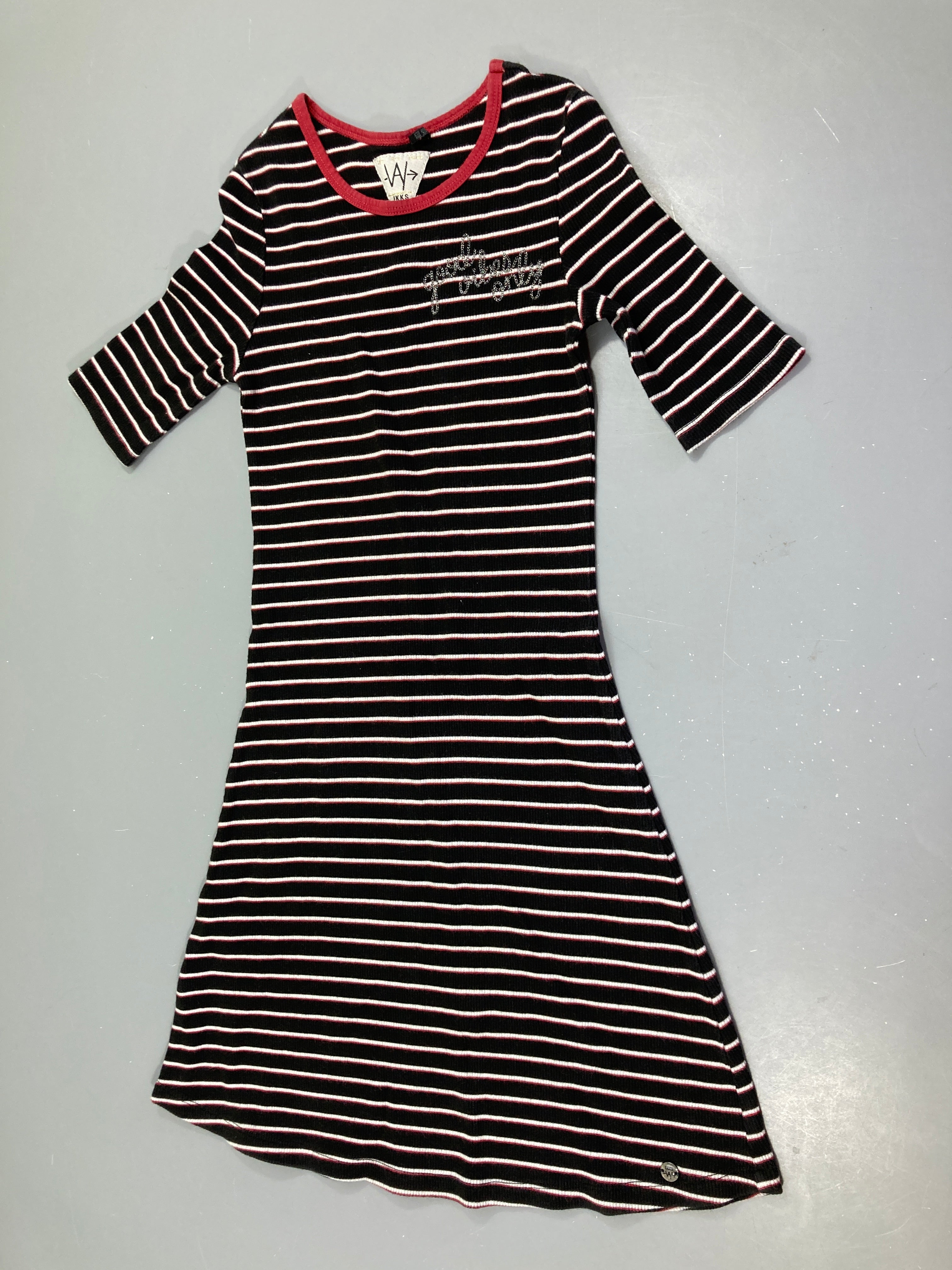 Robe m.l mailles noir rayé blanc/bordeaux, légèrement boulochée