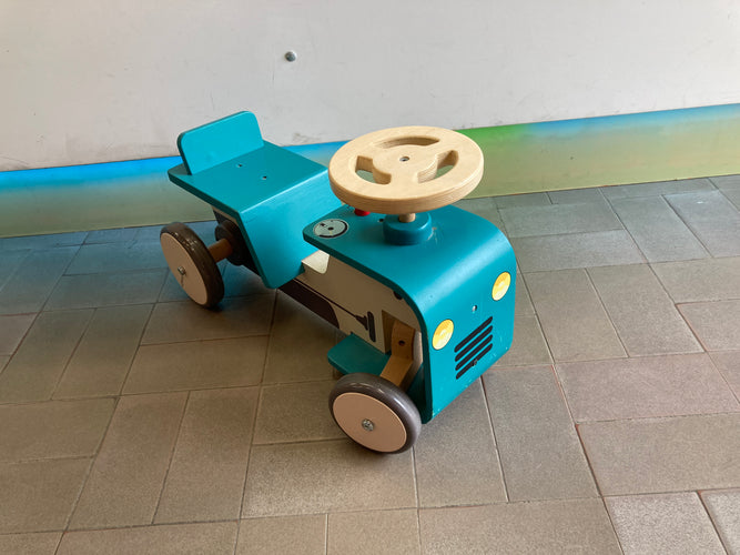 Porteur tracteur en bois, griffes dans le bois 90€ neuf, moins cher chez Petit Kiwi