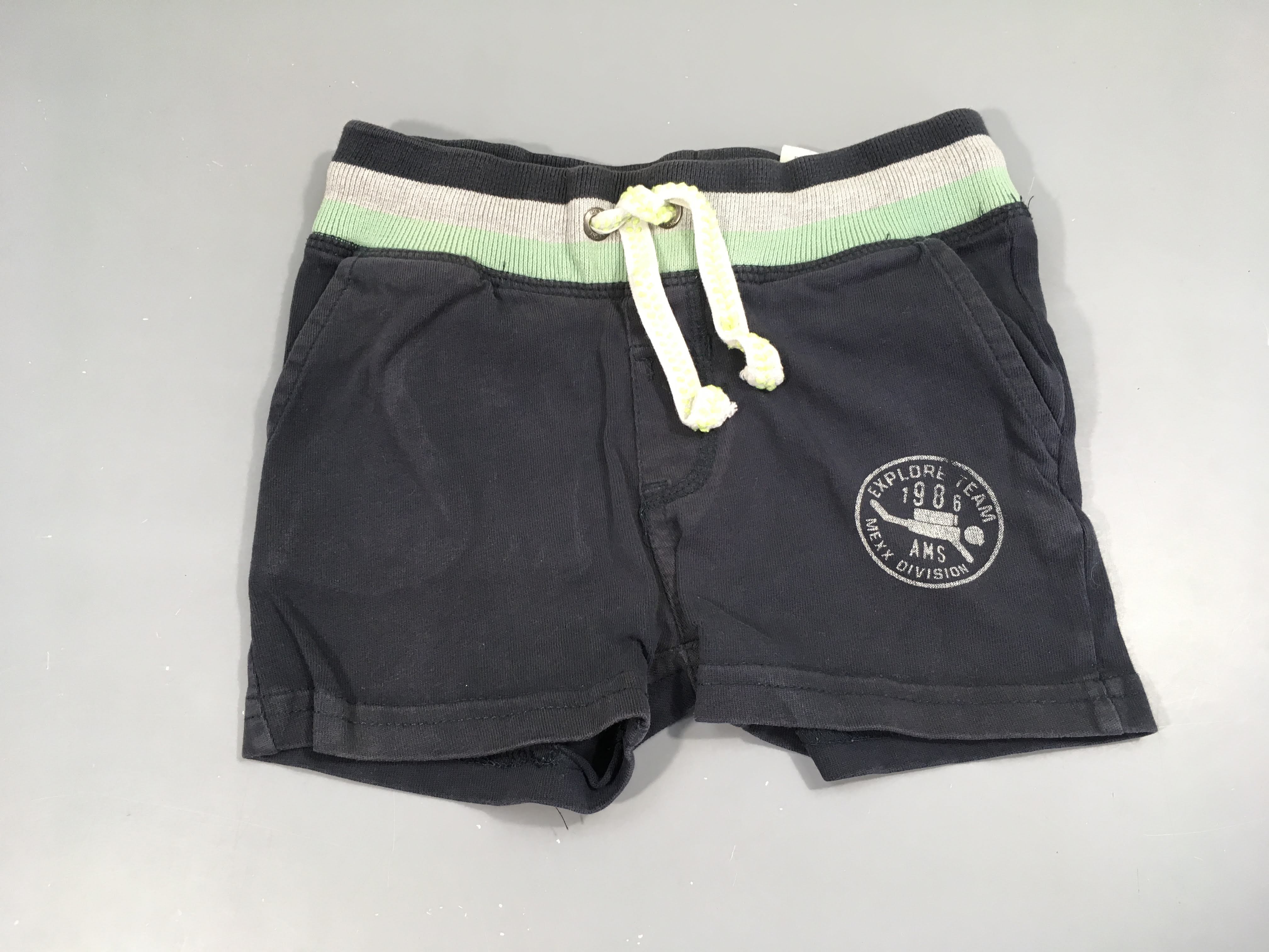 Short jersey bleu foncé, taille gris et vert