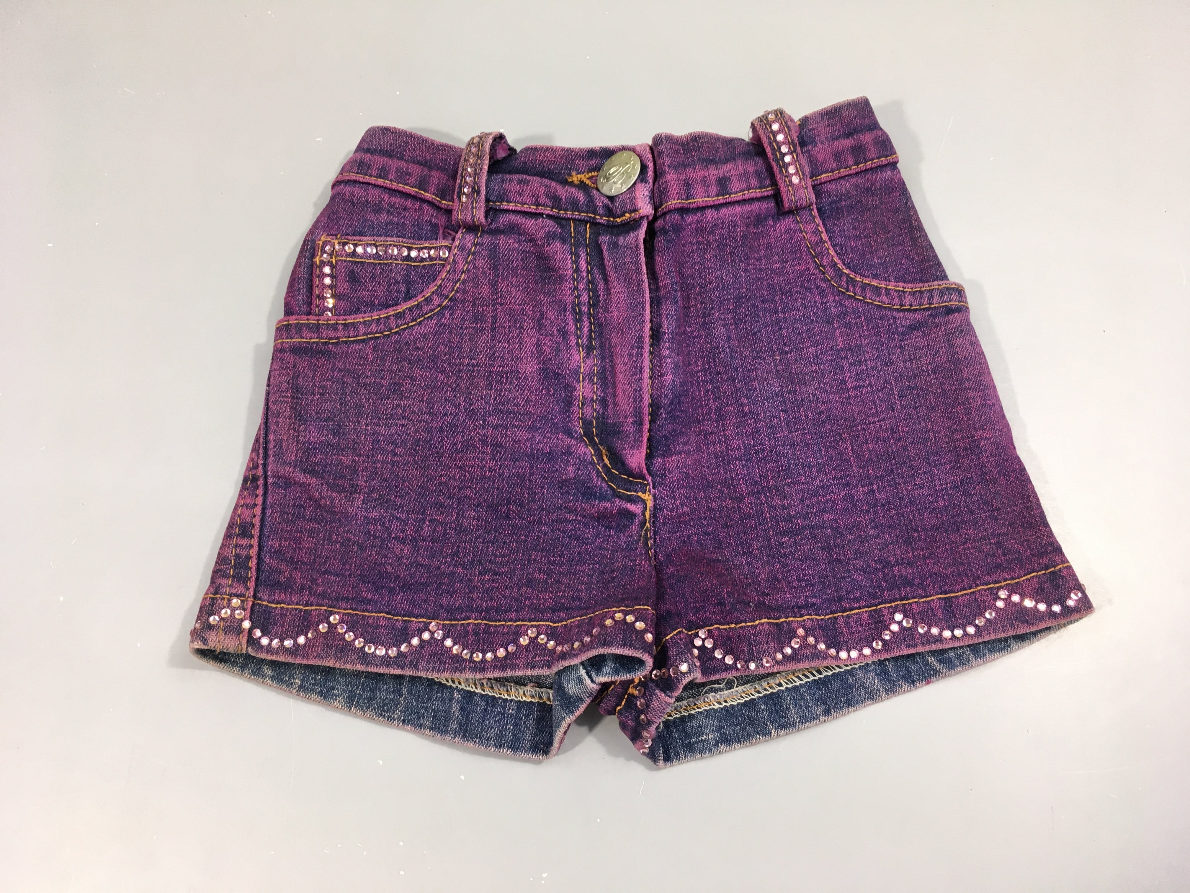 Short jean violet, brillant sur les bords, BLUMARINE