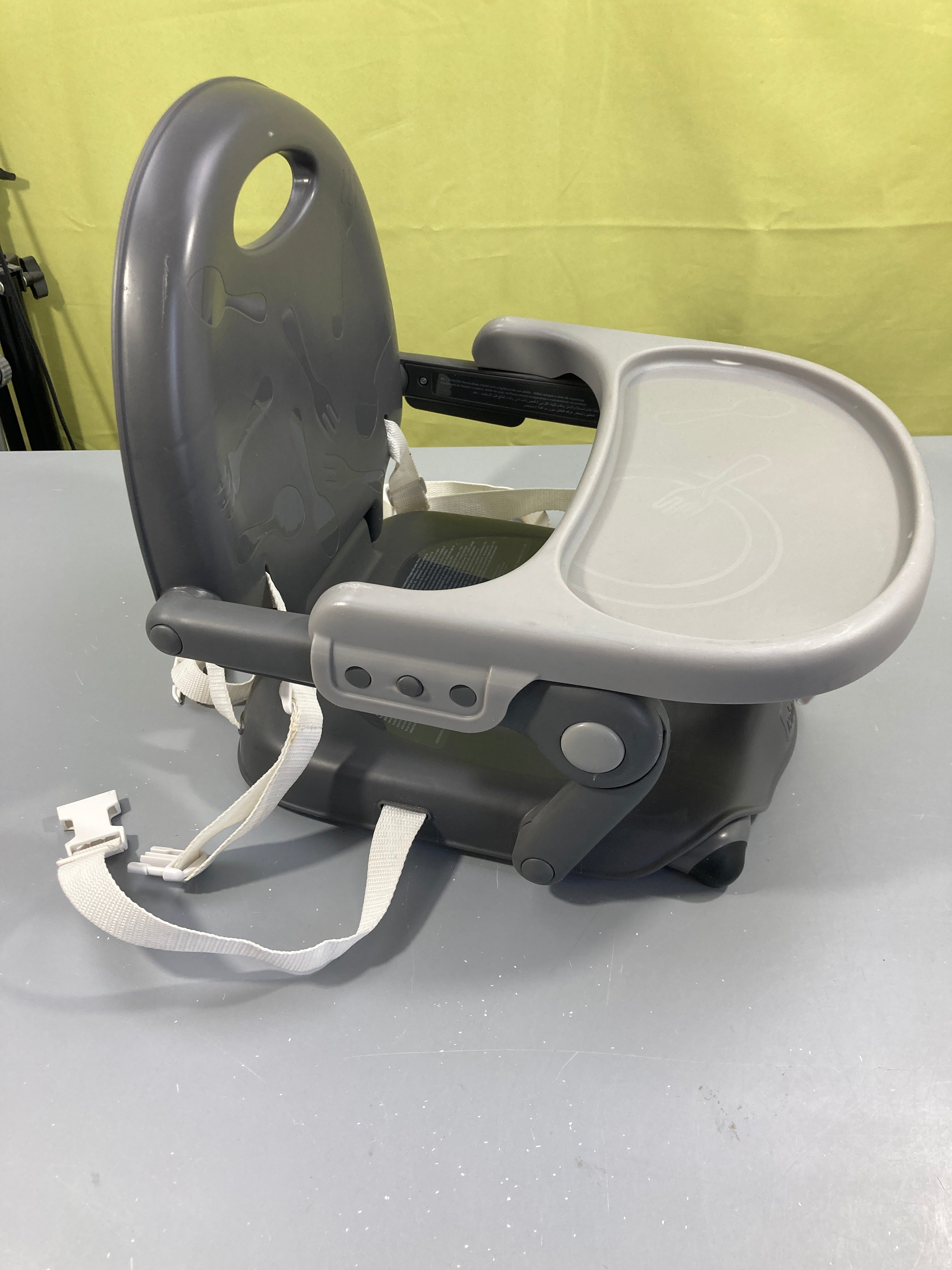 Réhausseur de chaise Pocket Snack gris - sangles tachées