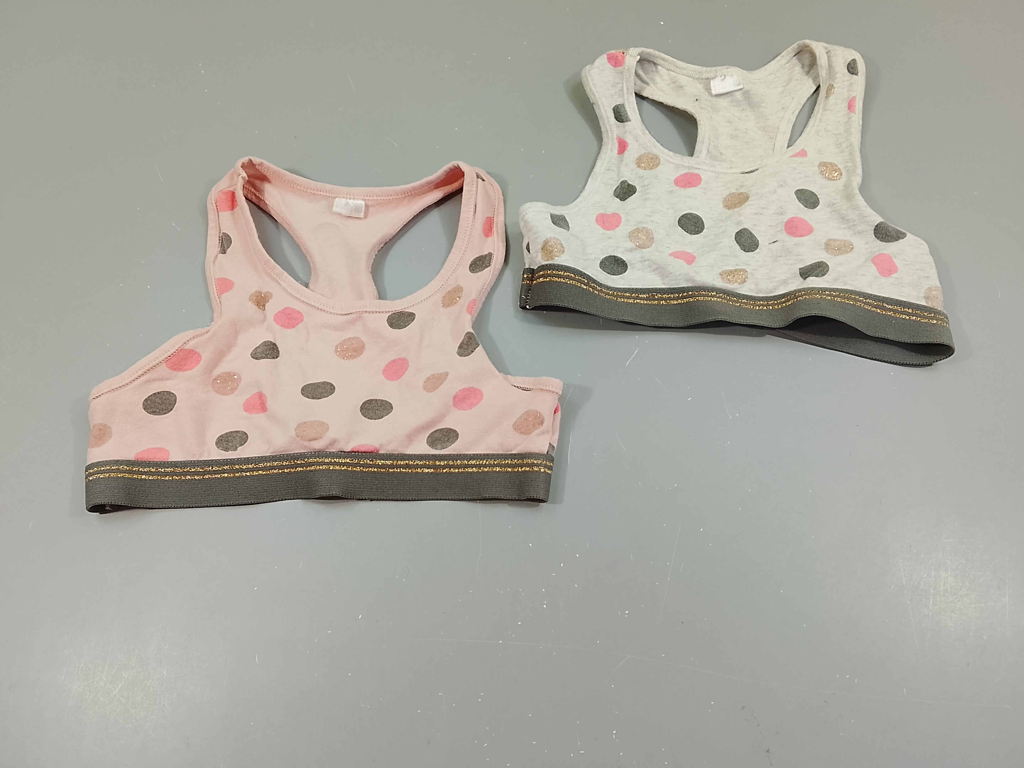 Lot de  2 brassière 1 rose clair à pois et 1 gris flammé à pois