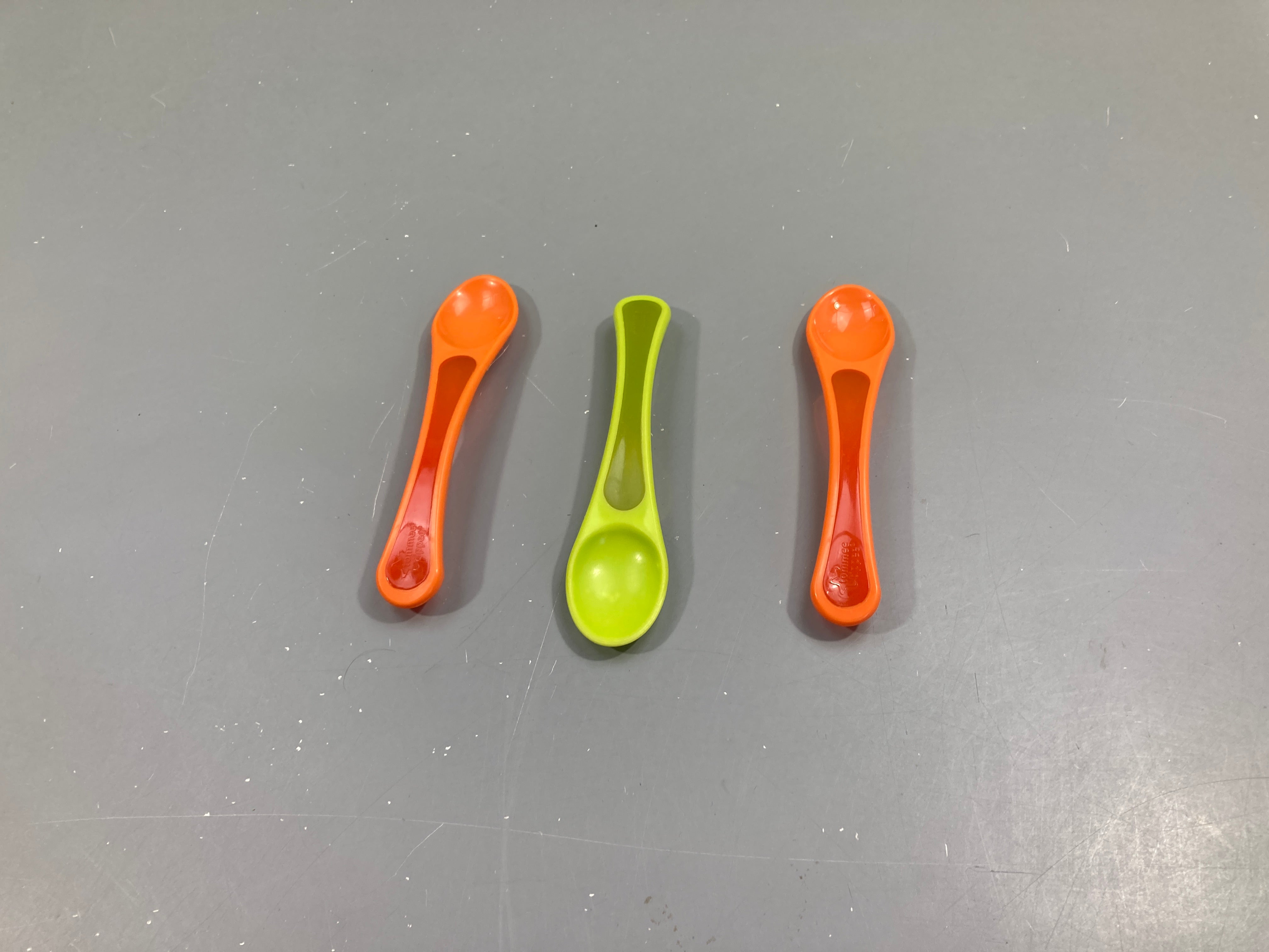 Lot de 3 cuillères plastique vert/orange