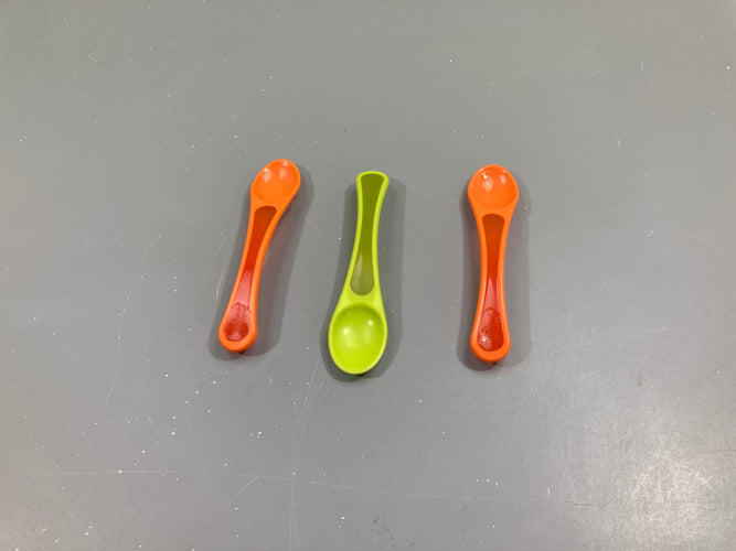 Lot de 3 cuillères plastique vert/orange, moins cher chez Petit Kiwi