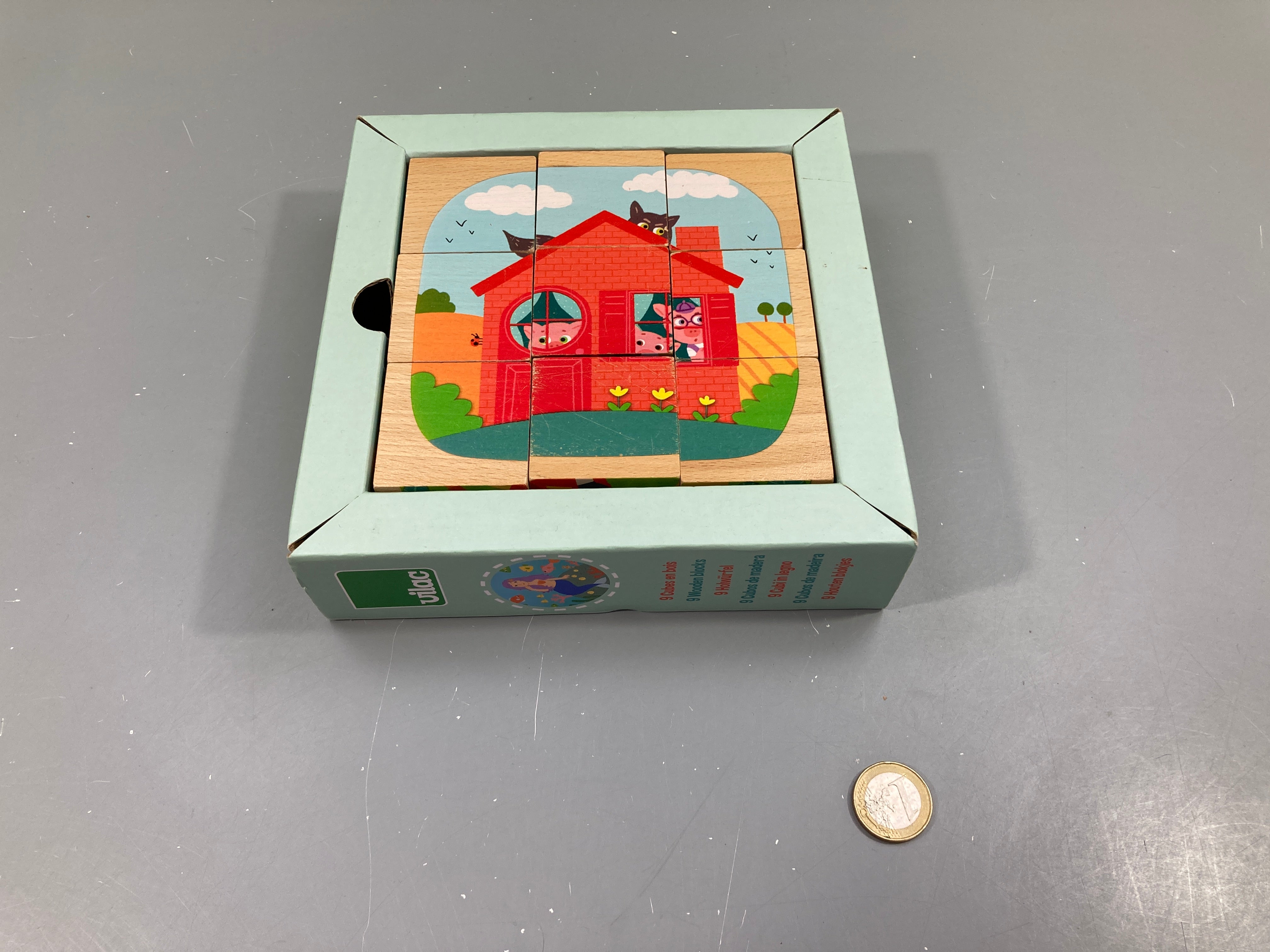 9 cubes en bois puzzle contes, manque couvercle boite