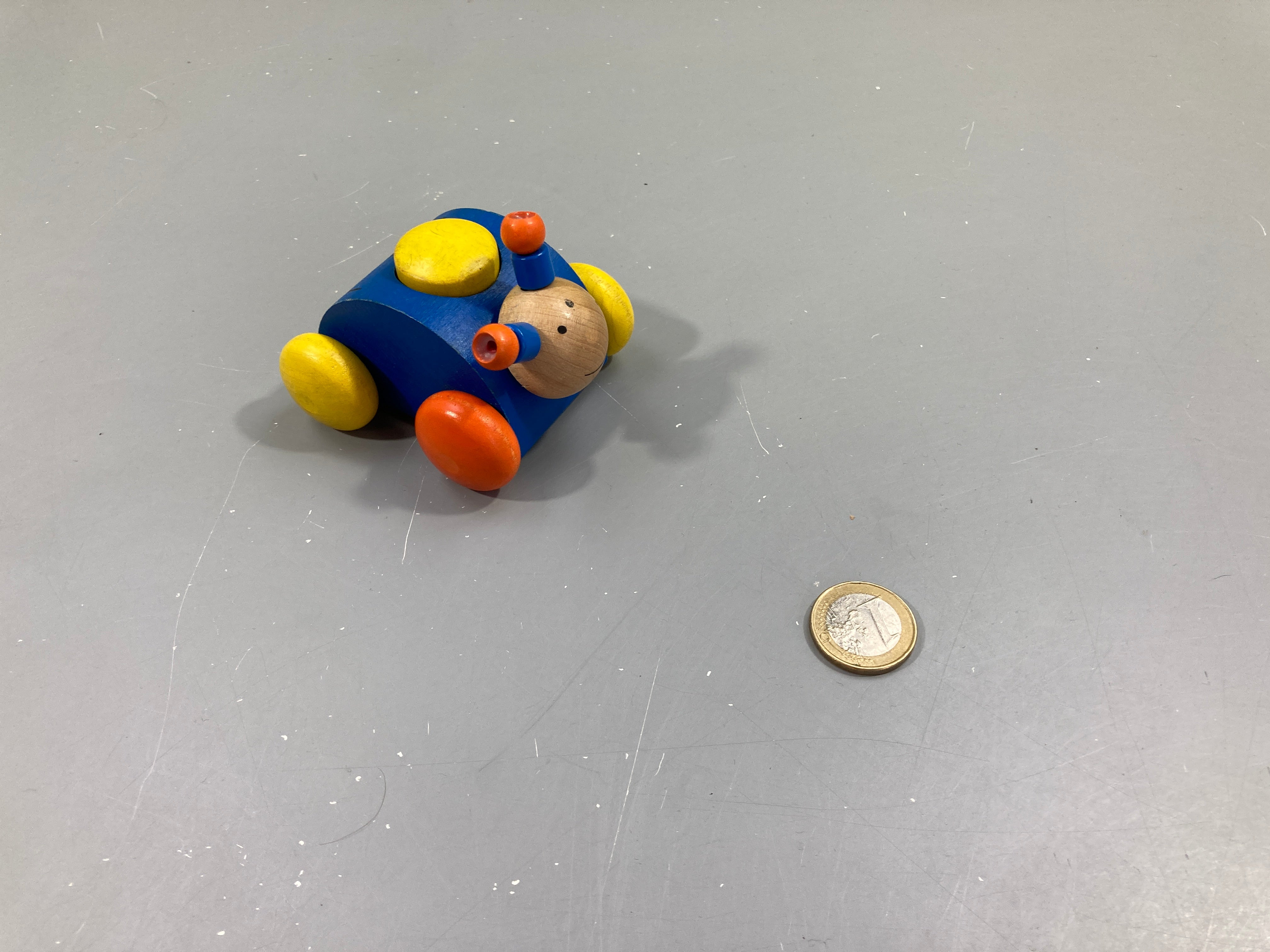 Rollina, la coccinelle en bois roulante