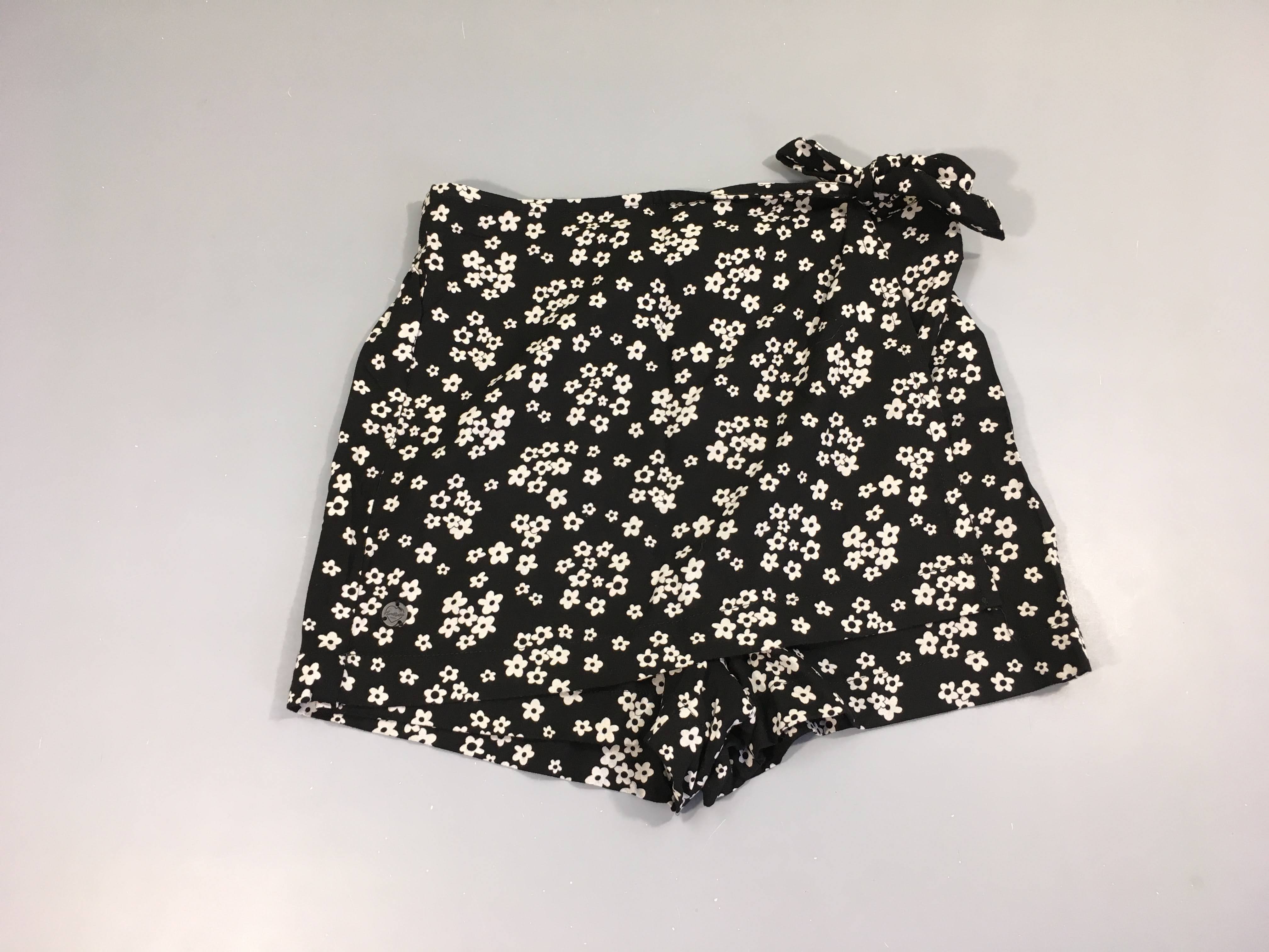 Jupe short noire fleurie