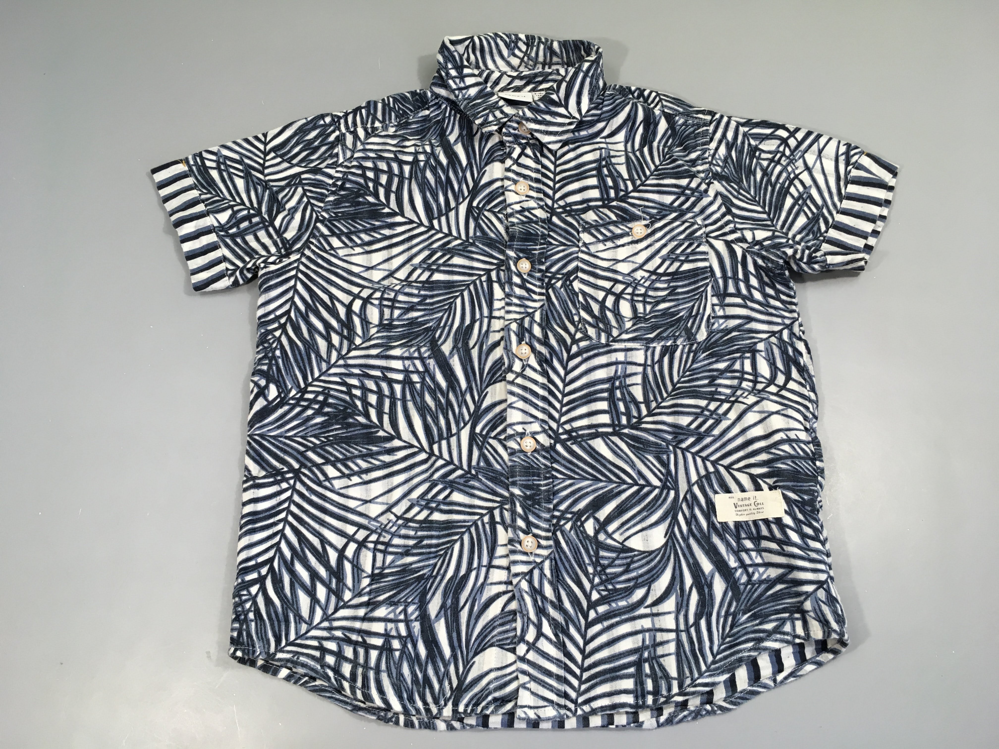 Chemise m.c blan/bleu feuillage