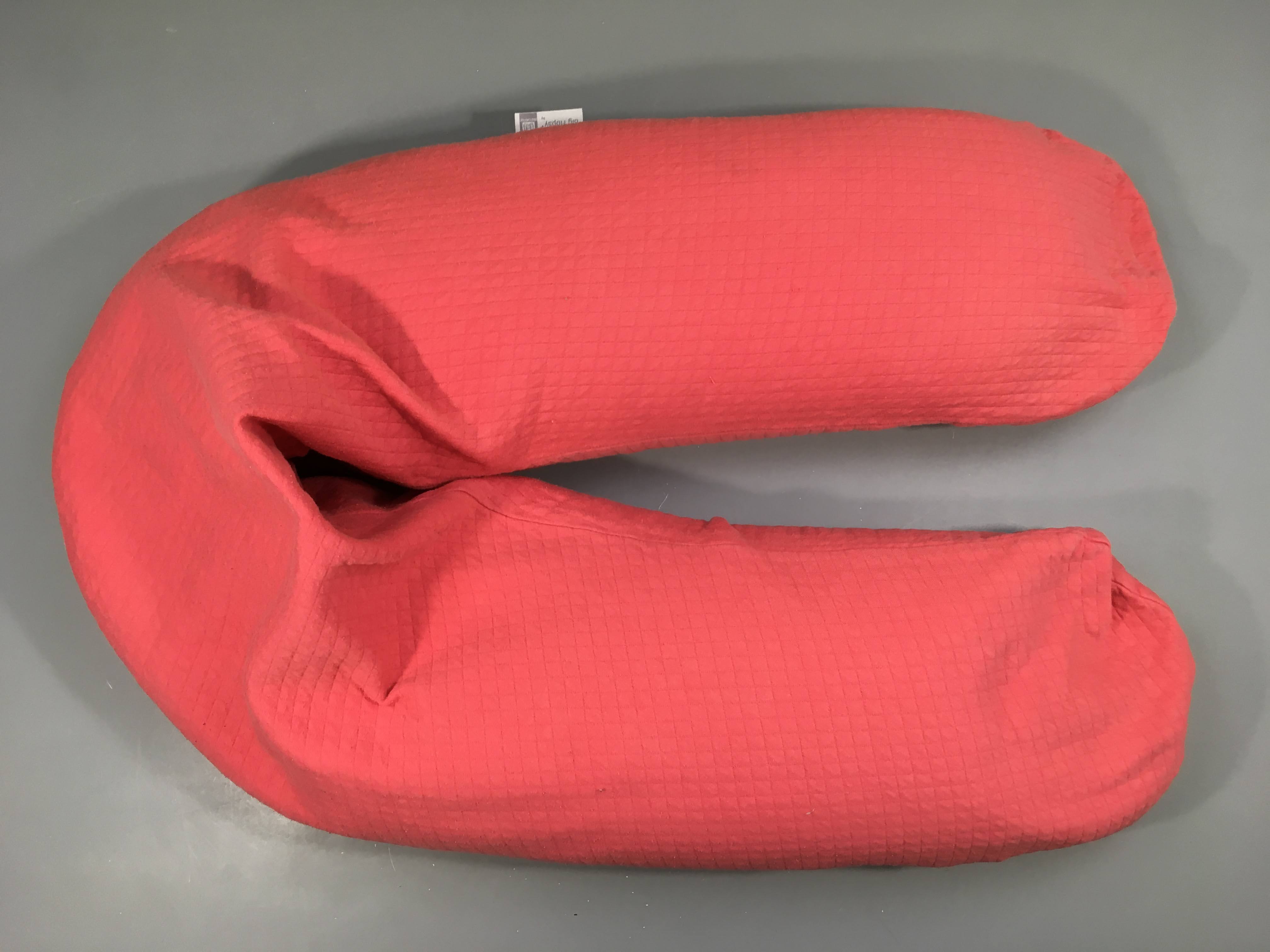 Coussin de maternité et d'allaitement, avec housse rouge boulochée, Big Flopsy-Mini trou housse et Légère taches sur le coussin (tache 