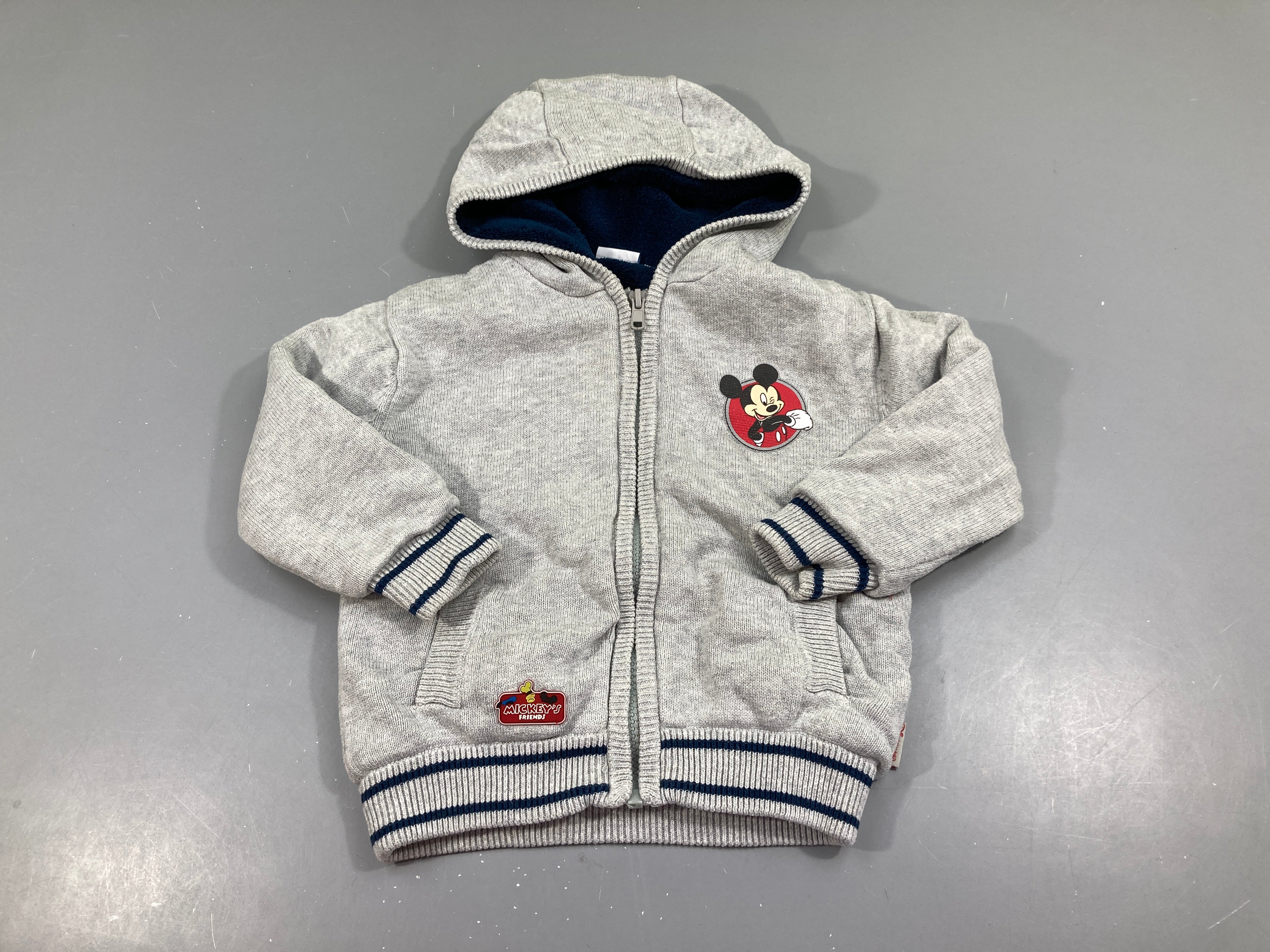 Gilet zippé gris chiné à capuche, doublé velours