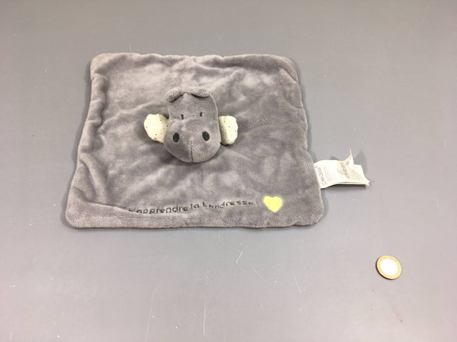 Doudou plat hippo, moins cher chez Petit Kiwi