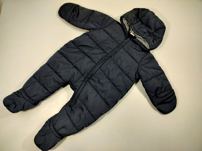 Combipilote bleu marine  zippée.corps doublé micropolaire, manches en polyamide pour un passage plus facile . Capuche ouatinées doublée jersey milleraies;  Mouffles retroussables doublées en micropolaire., moins cher chez Petit Kiwi