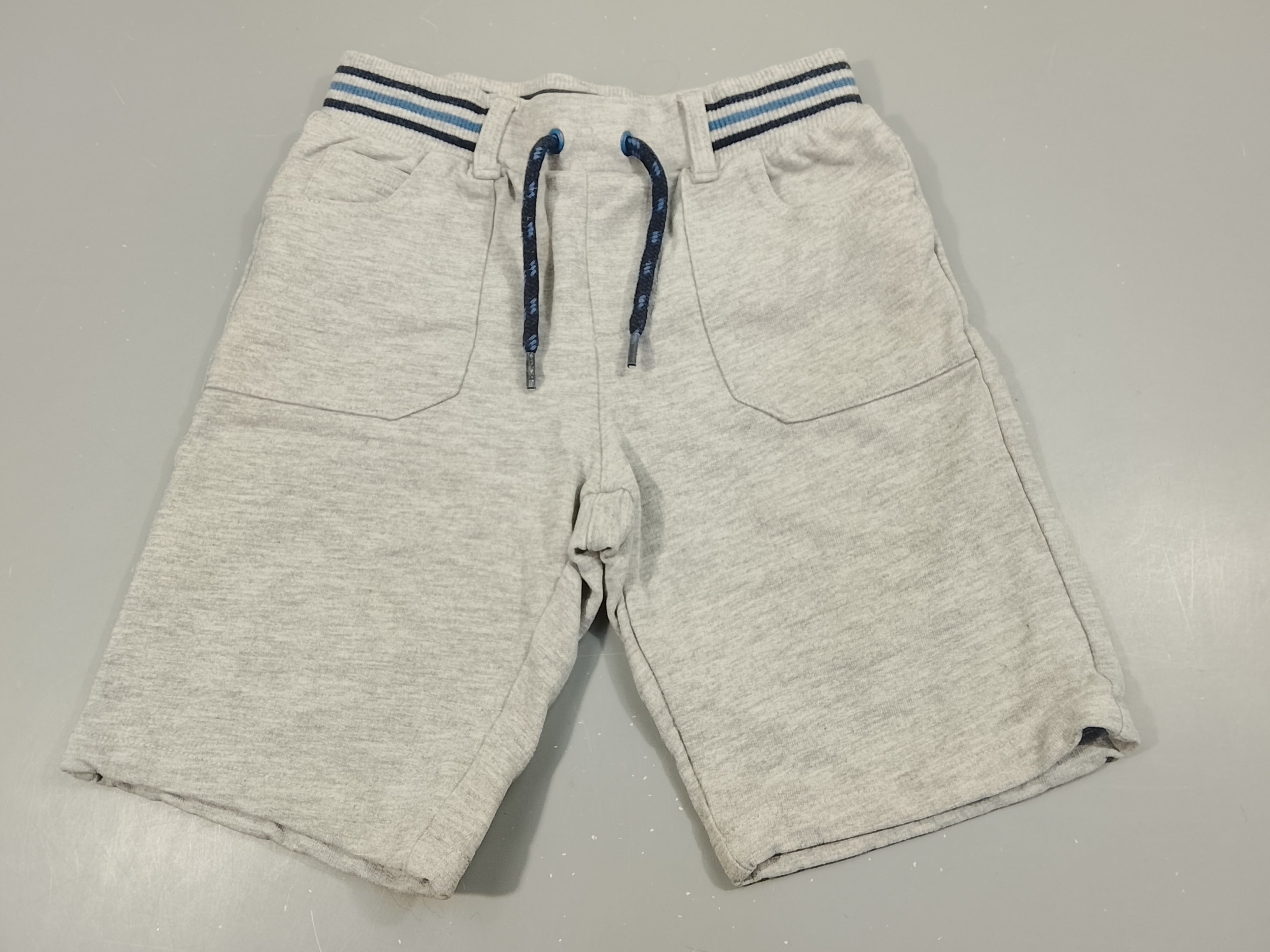 Bermuda en molleton gris clair flammé