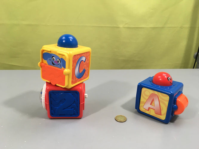 3 Cubes d'activités, moins cher chez Petit Kiwi