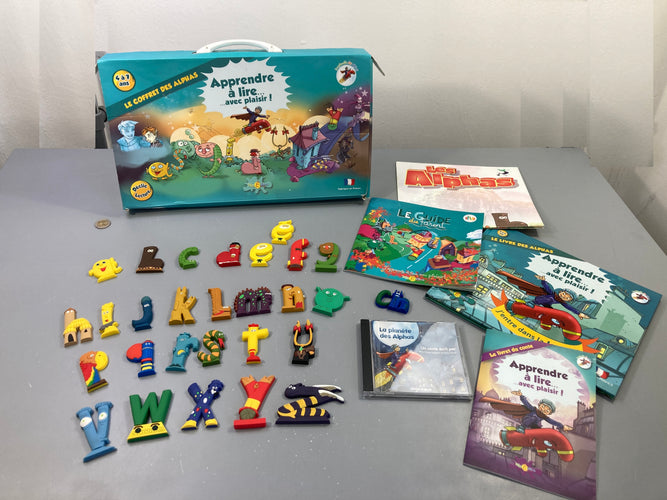 Le coffret des alphas, 28 figurines, le livre, le poster, le guide, le livret, le CD - manque le DVD et poster un peu sal, boite un peu abîmée, moins cher chez Petit Kiwi