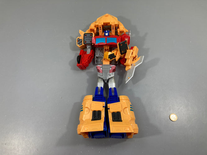 Robot combinable Optimus Prime 30 cm Transformers Cyberverse avec véhicule Ark, moins cher chez Petit Kiwi