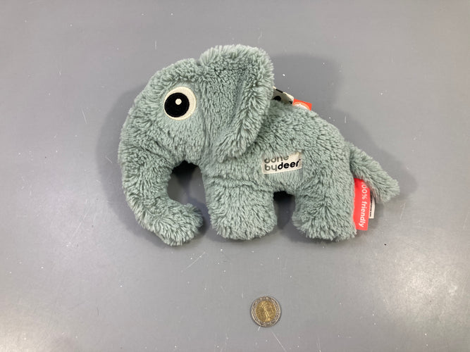 Petite peluche effet fourrure éléphant bleu, Done by Deer, moins cher chez Petit Kiwi