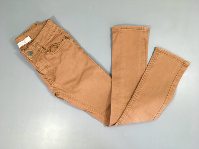 Pantalon brun, genou droit taché, moins cher chez Petit Kiwi