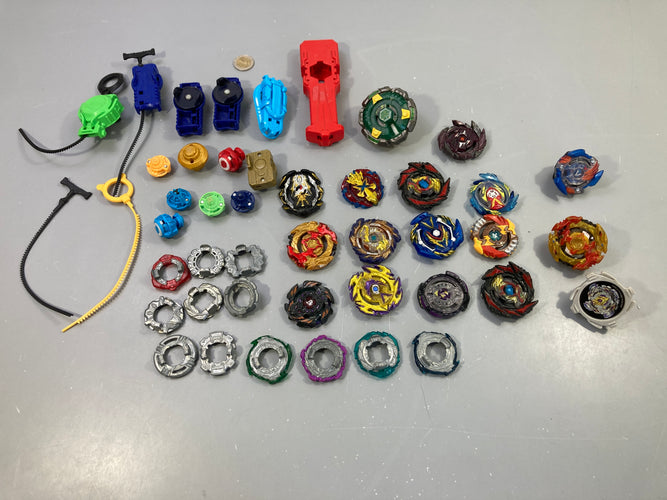 Lot de toupies de combat Beyblade Burst + accessoires, moins cher chez Petit Kiwi