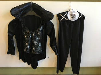 Déguisement Cape velours noire araignées + Pantalon-ceinture tête de mort et plastron Araignées argentées