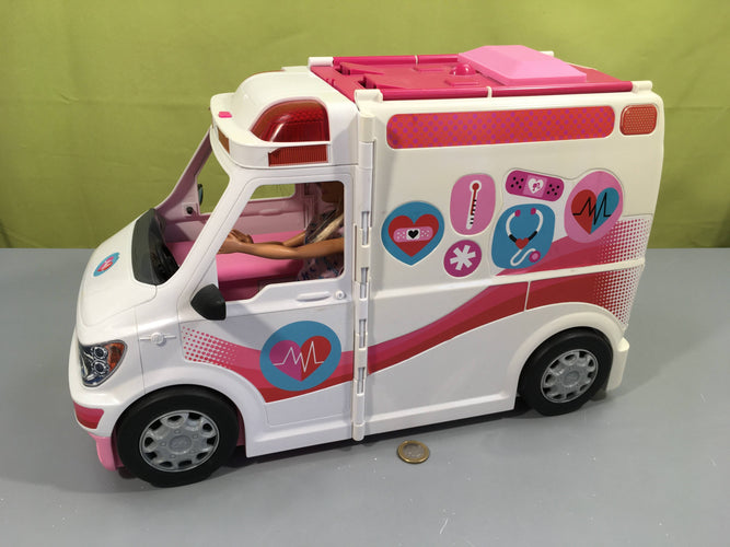 Véhicule médical Bar.bie et ses accessoires, moins cher chez Petit Kiwi