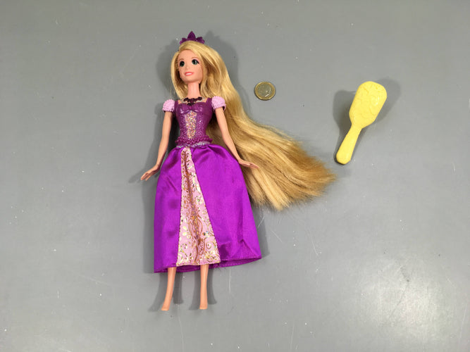 Raiponce qui s'illumine + Brosse à cheveux, moins cher chez Petit Kiwi