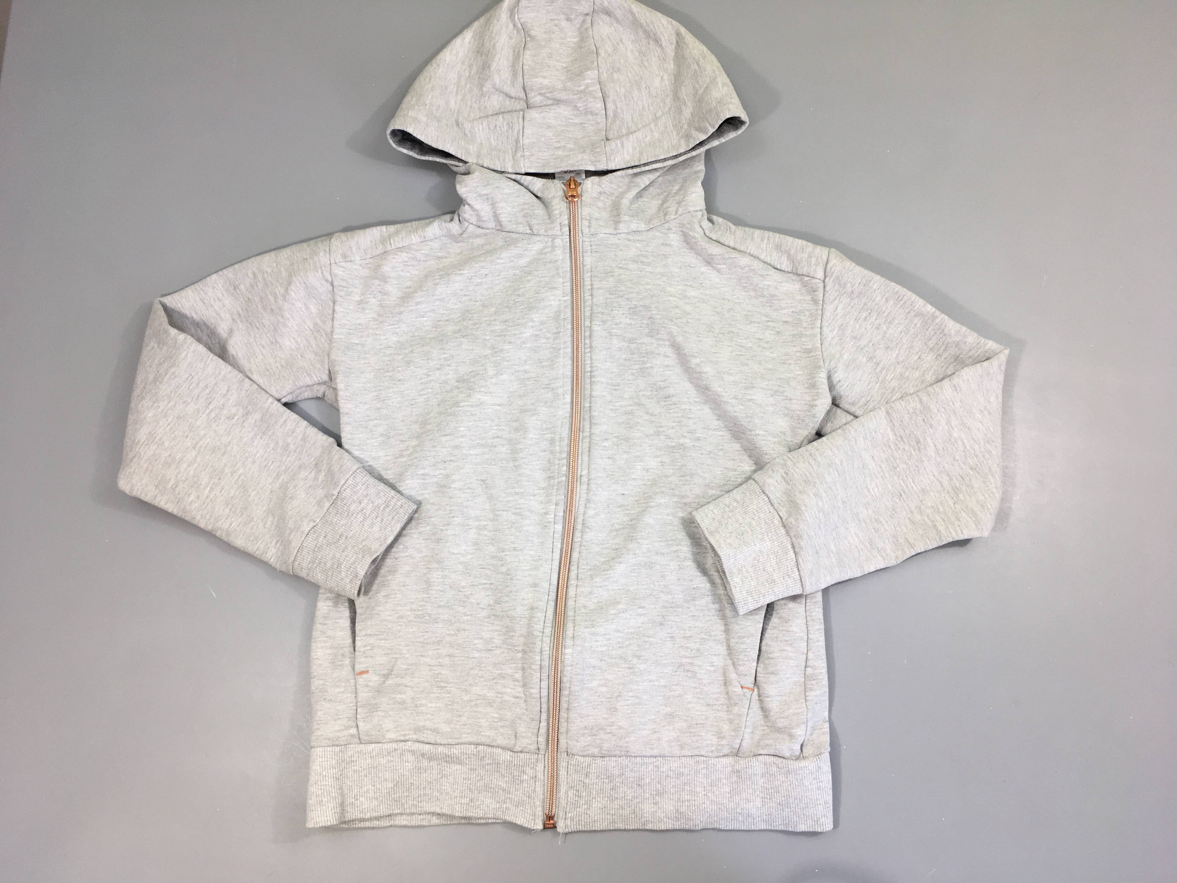 Sweat zippéà capuche gris chiné, un peu bouloché