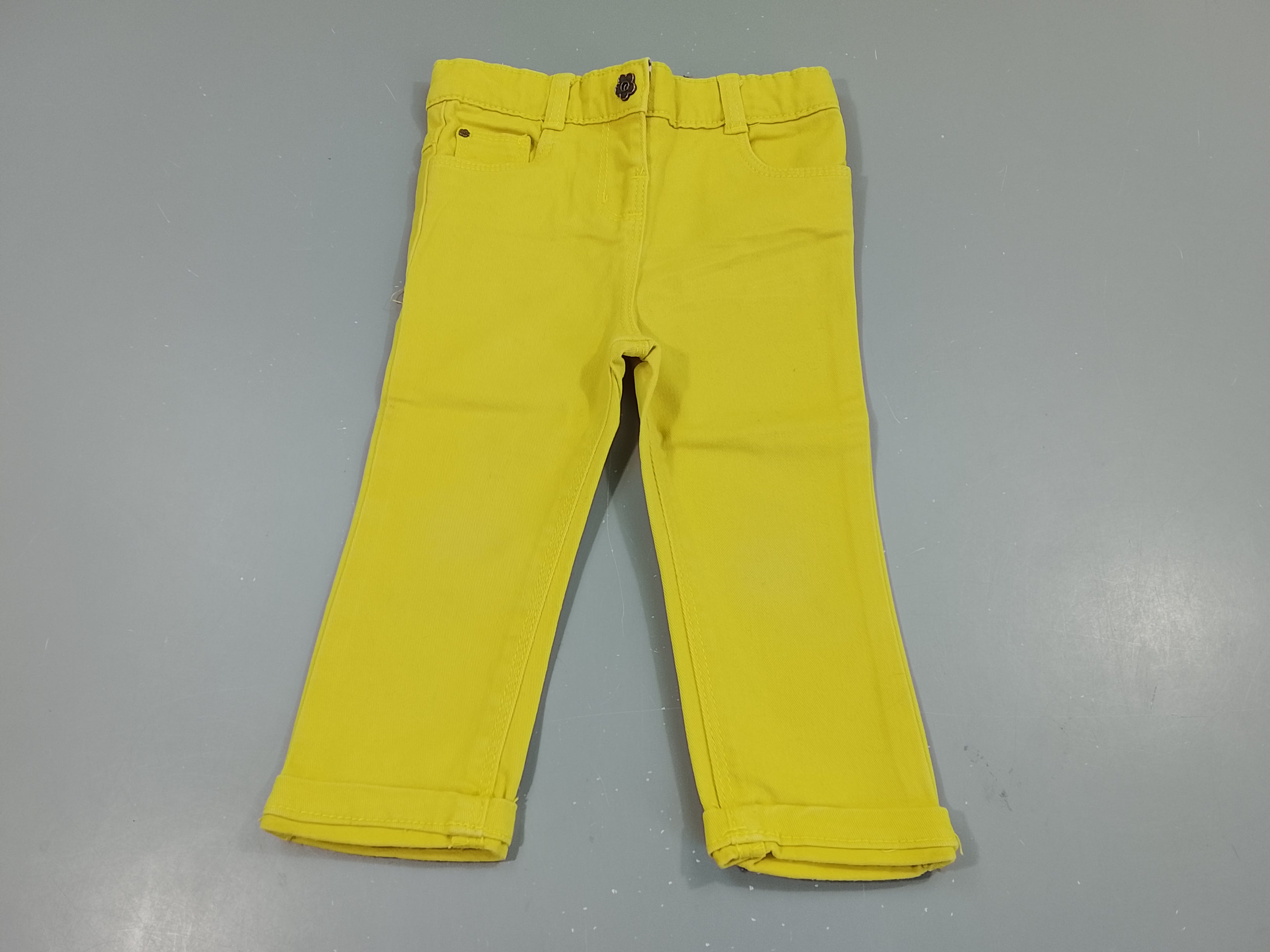 Pantalon denim jaune bouton fleur
