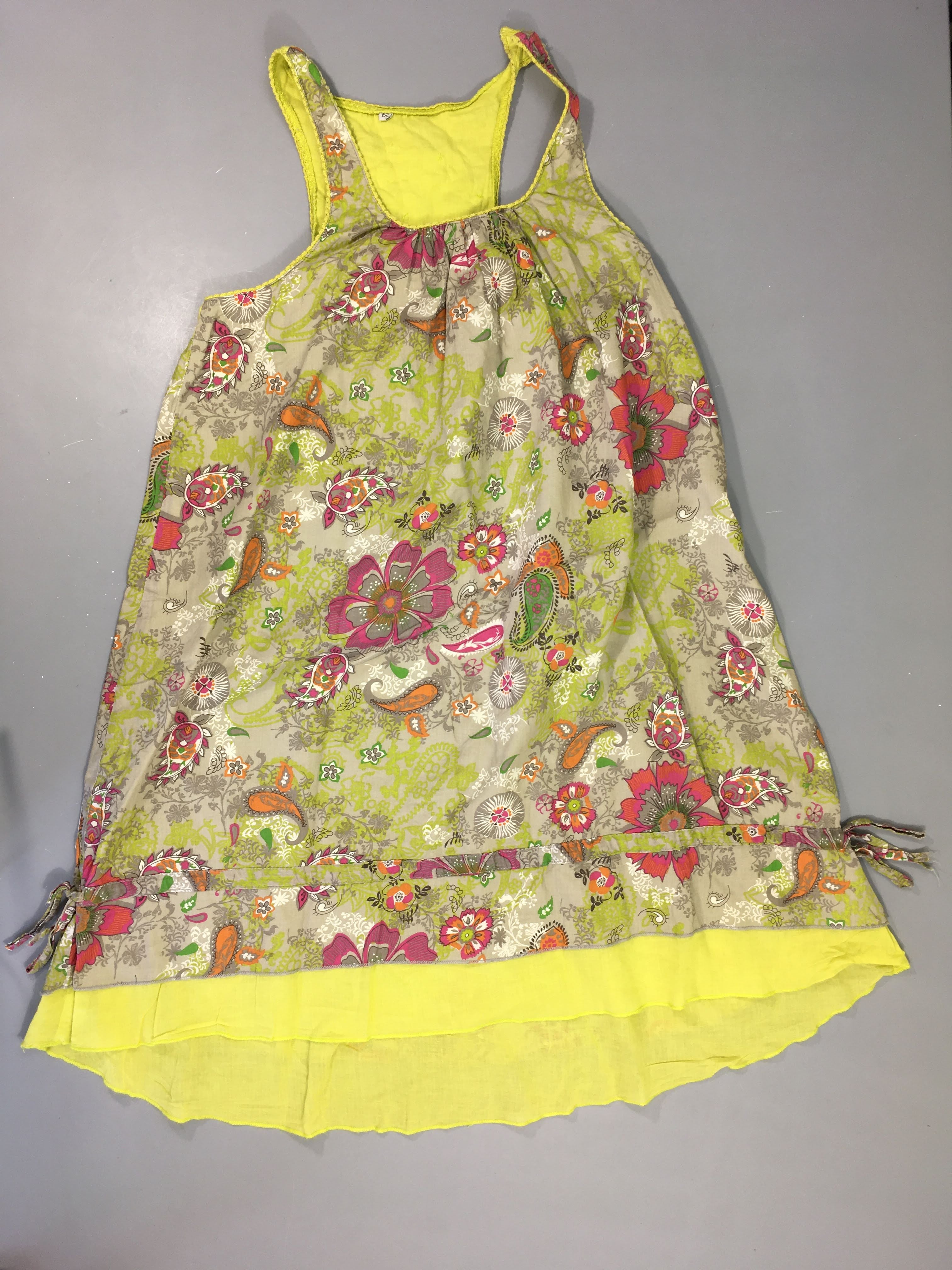 Robe fines bretelles gris/jaune fleurs