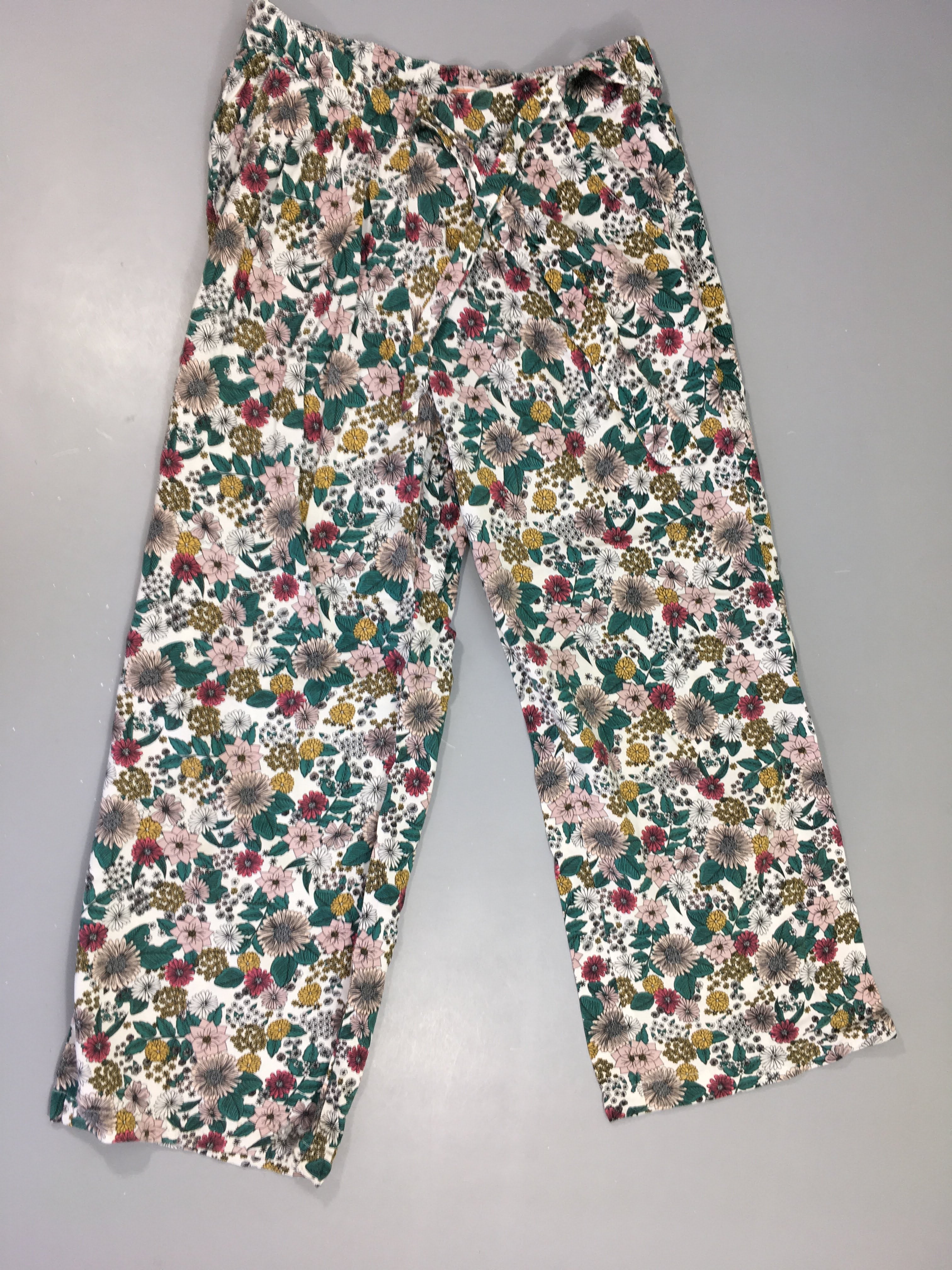 Pantacourt fluide blanc fleurs