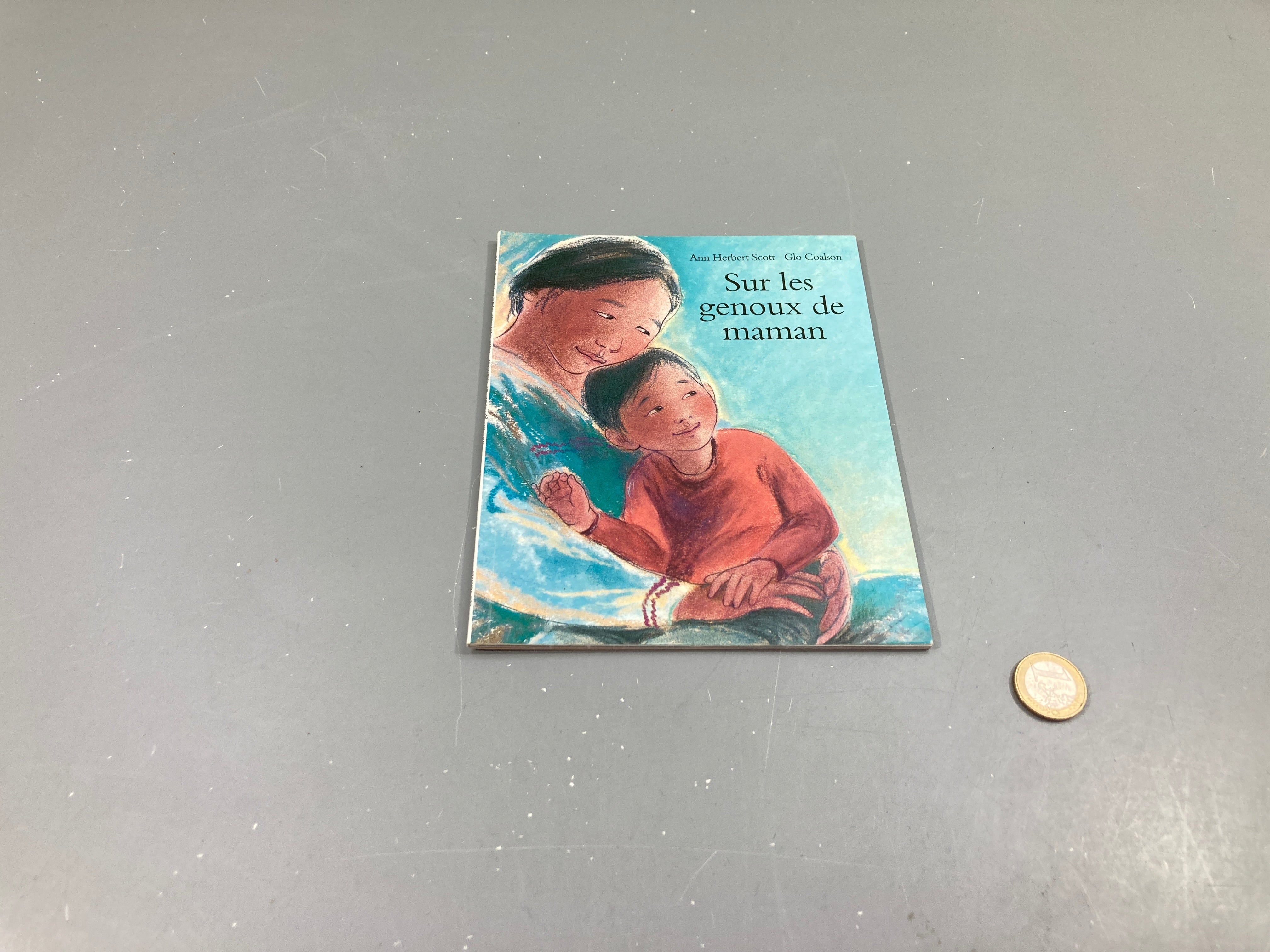 Sur les genoux de maman