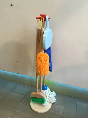 Set ménager en bois - Mini balai/poussière/serpillère/pumeau - Education Montessori - Buxibo, moins cher chez Petit Kiwi