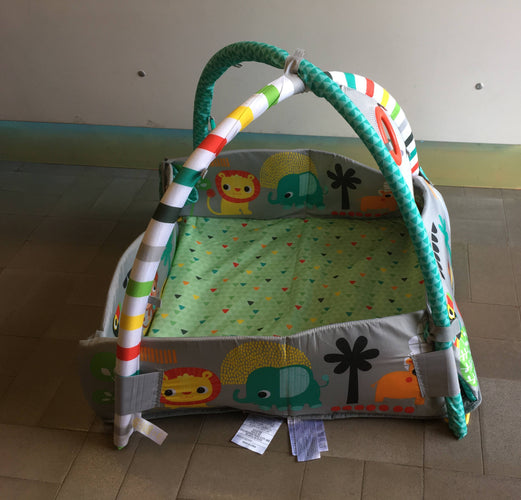 Tapis d'éveil tropical, Bright Starts, sans accessoires, peut servir de piscine à balle, moins cher chez Petit Kiwi